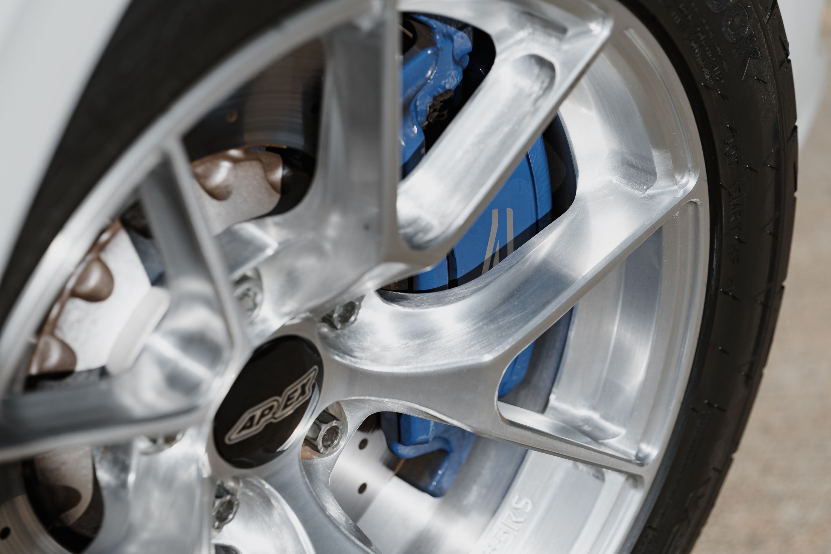 White VW MK8 Golf R with 17" VS-5RS Apex wheels in Brushed Clear