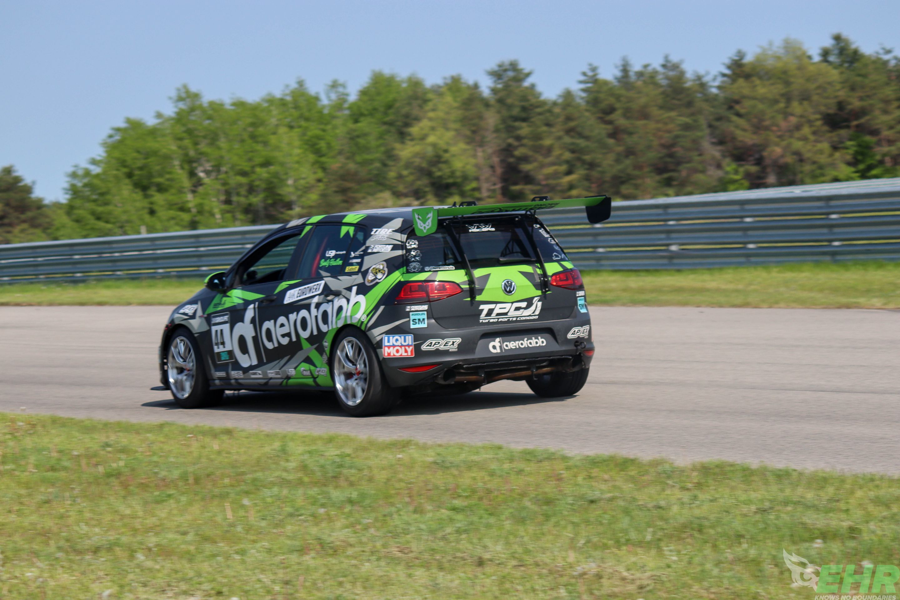 Race Livery VW MK7 GTI with 17" VS-5RS Apex wheels in Brushed Clear