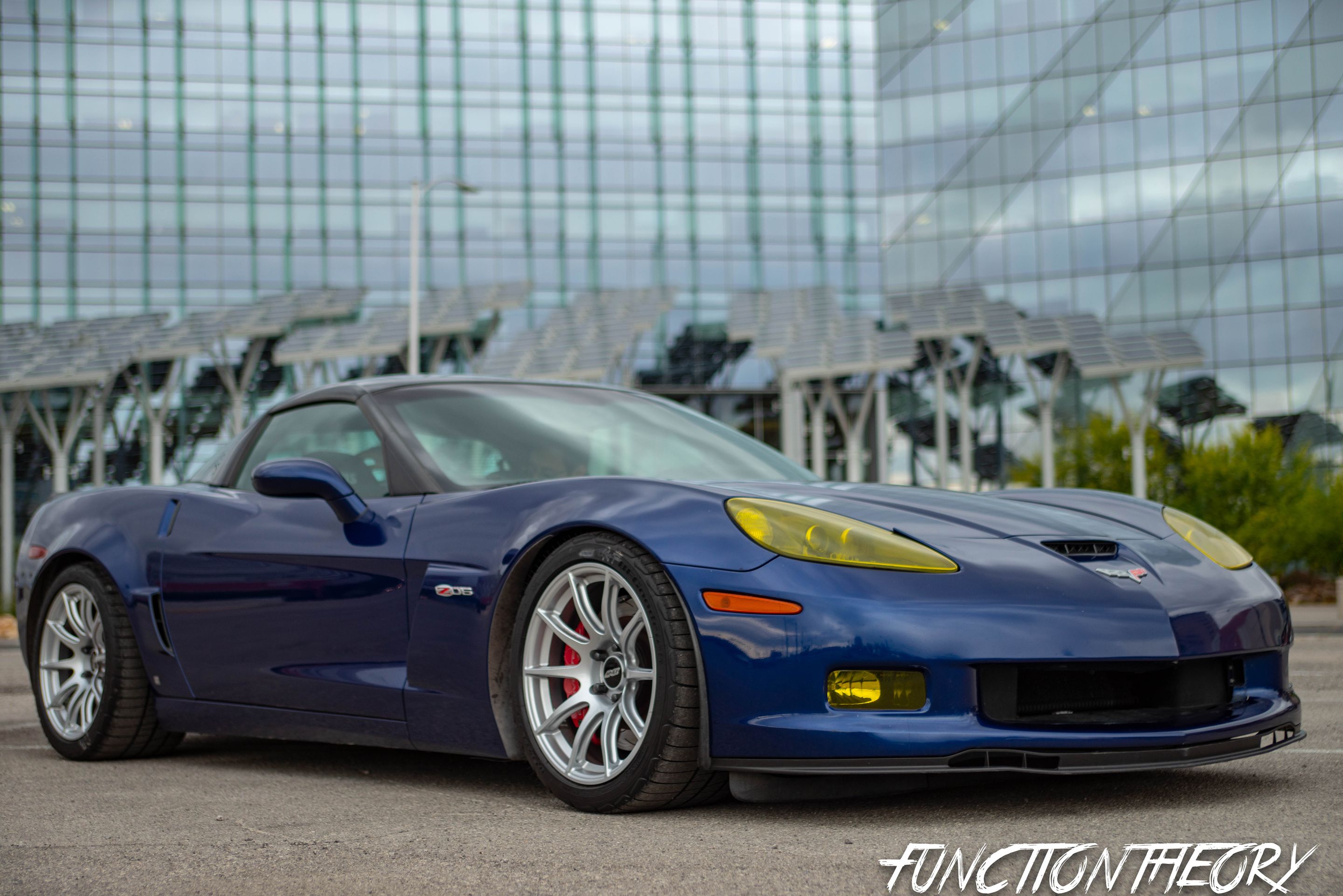 Blue Chevrolet C6 Corvette Z06 with 18" SM-10 Apex wheels in Race Silver