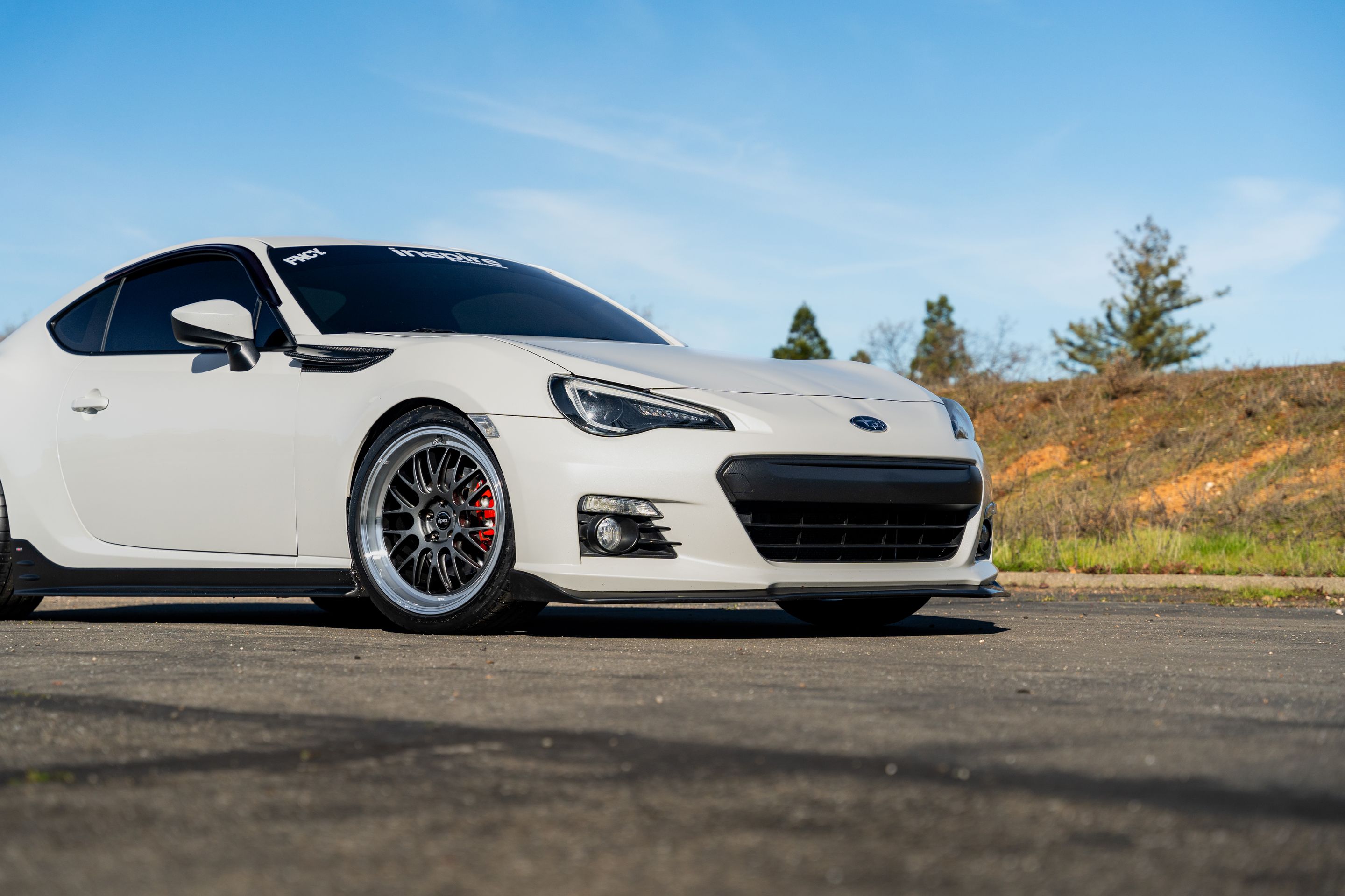 White Subaru ZC6 / Gen 1 BRZ with 18" ML-10RT Apex wheels in Machined Lip Anthracite