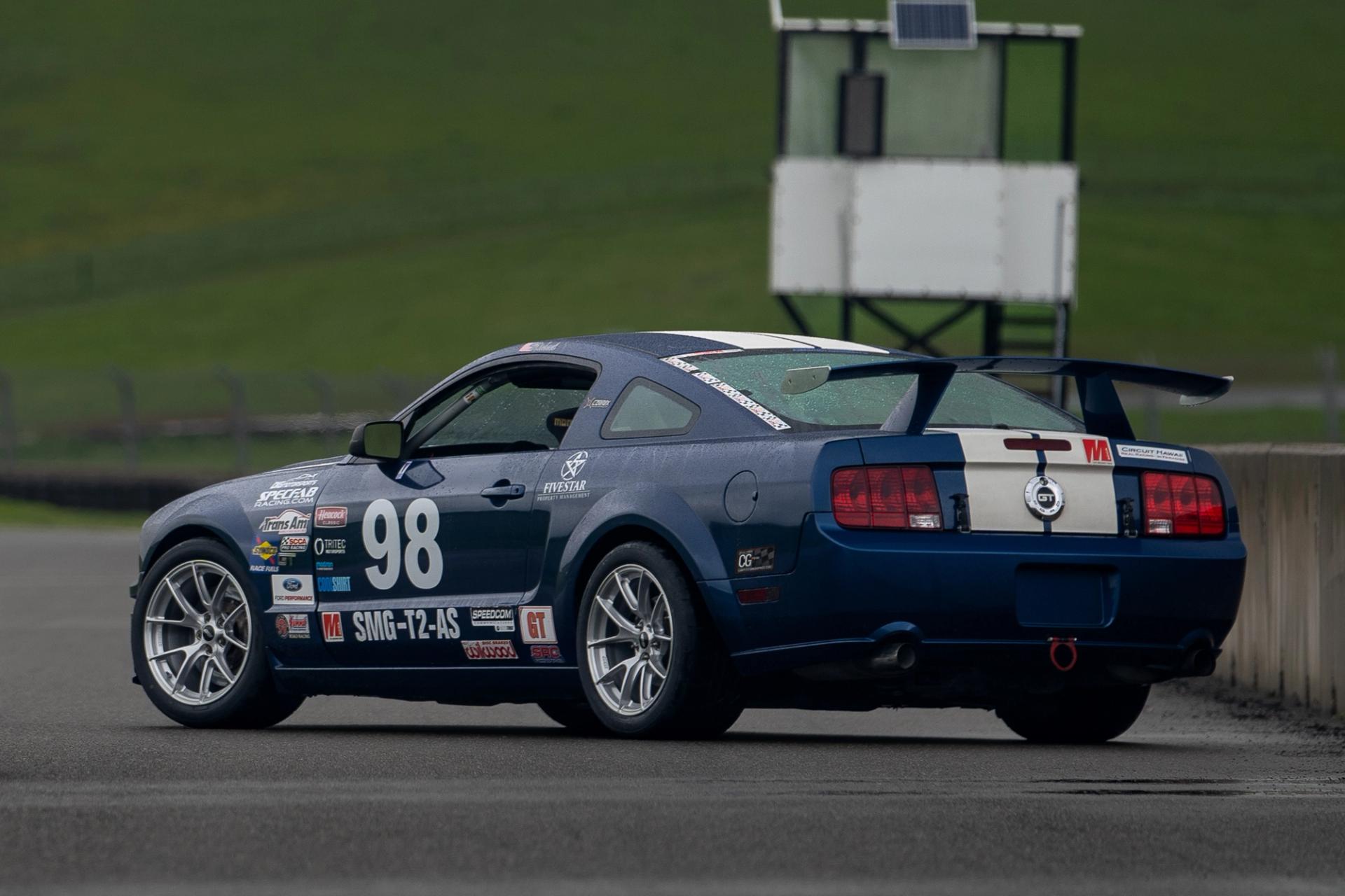 Ford S197 Mustang GT with 18