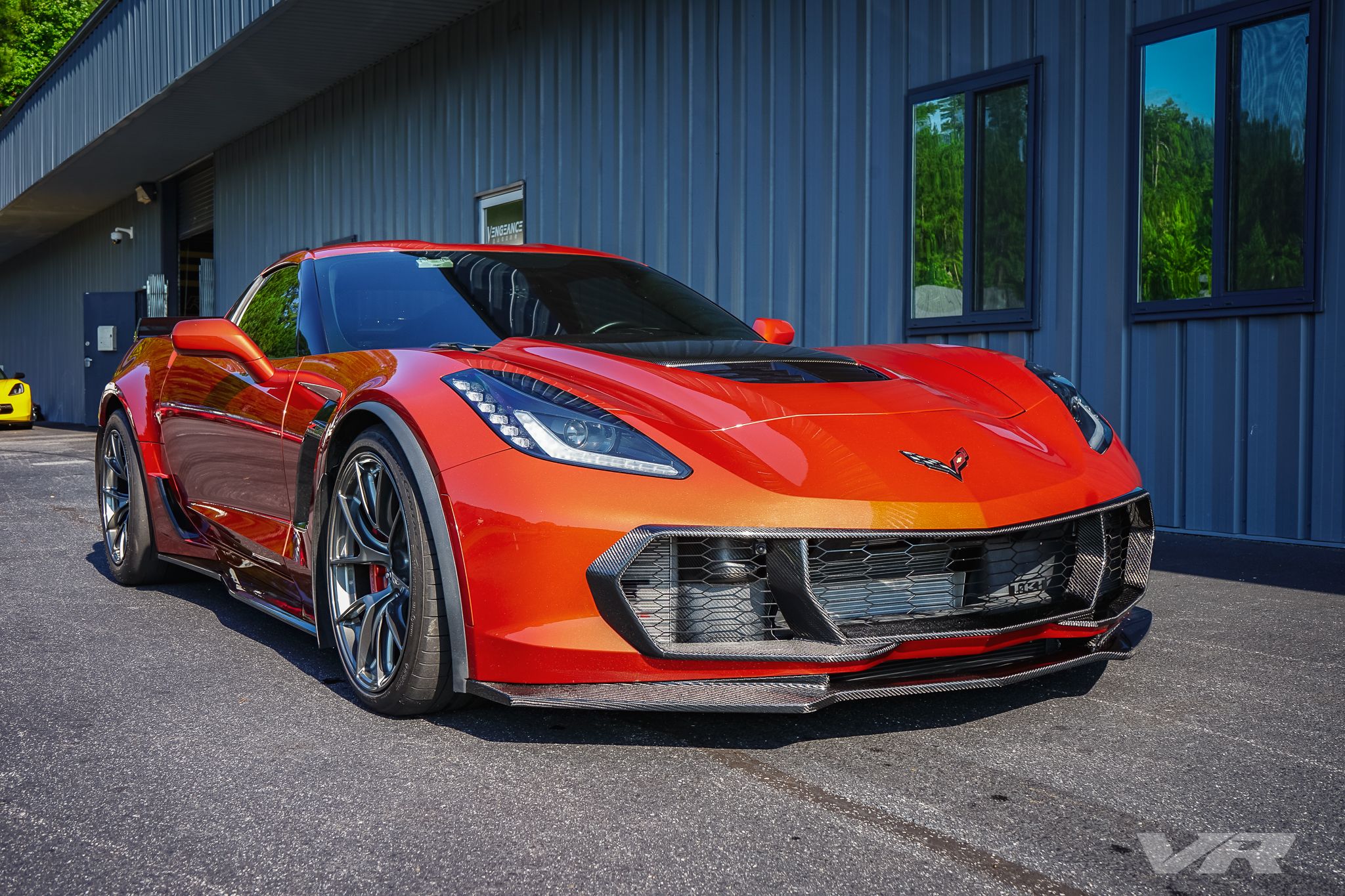 Orange Chevrolet C7 Corvette Z06 with 19"/18" VS-5RS Apex wheels in Anthracite