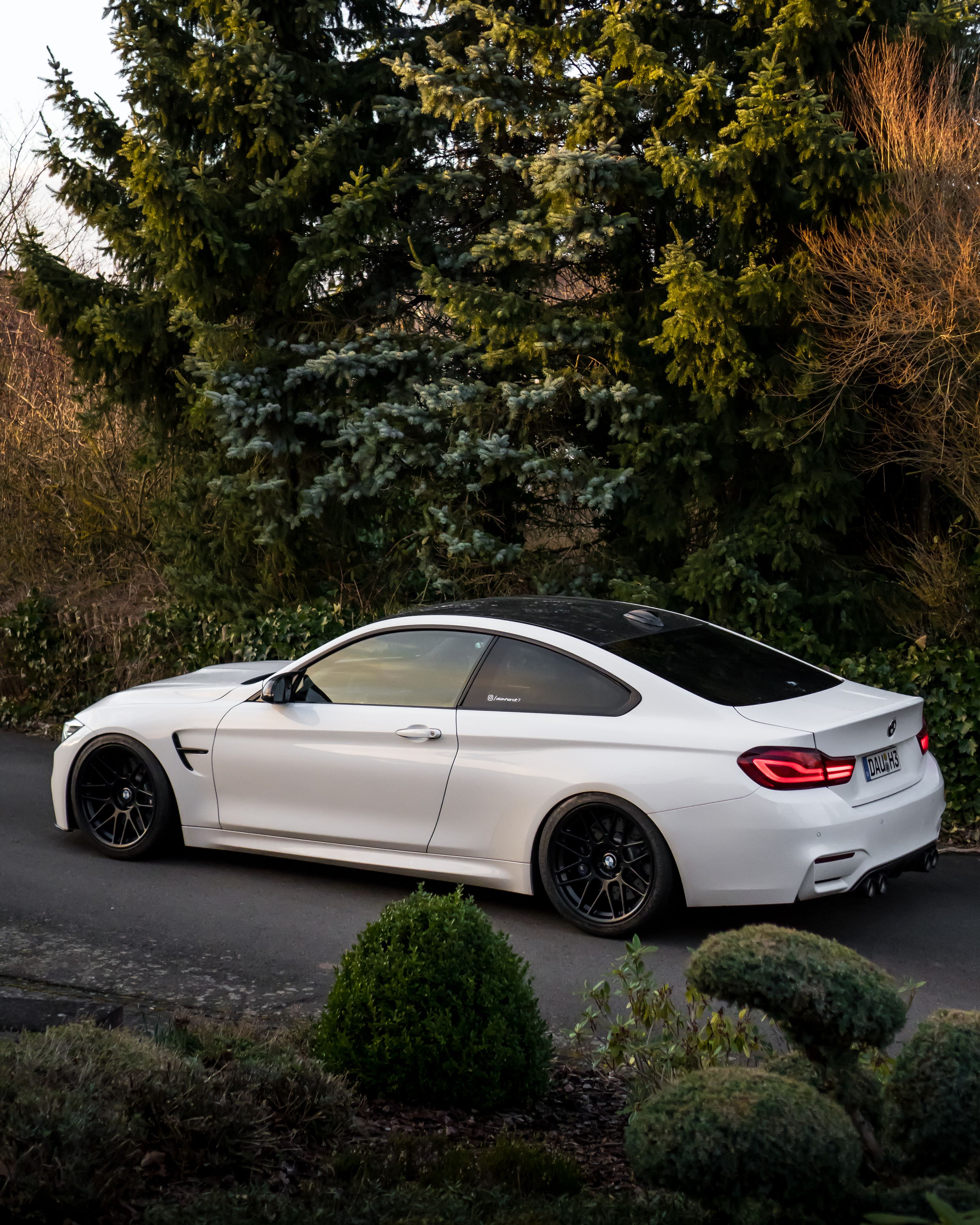 White BMW F82 Coupe M4 with 19" ARC-8 Apex wheels in Satin Black