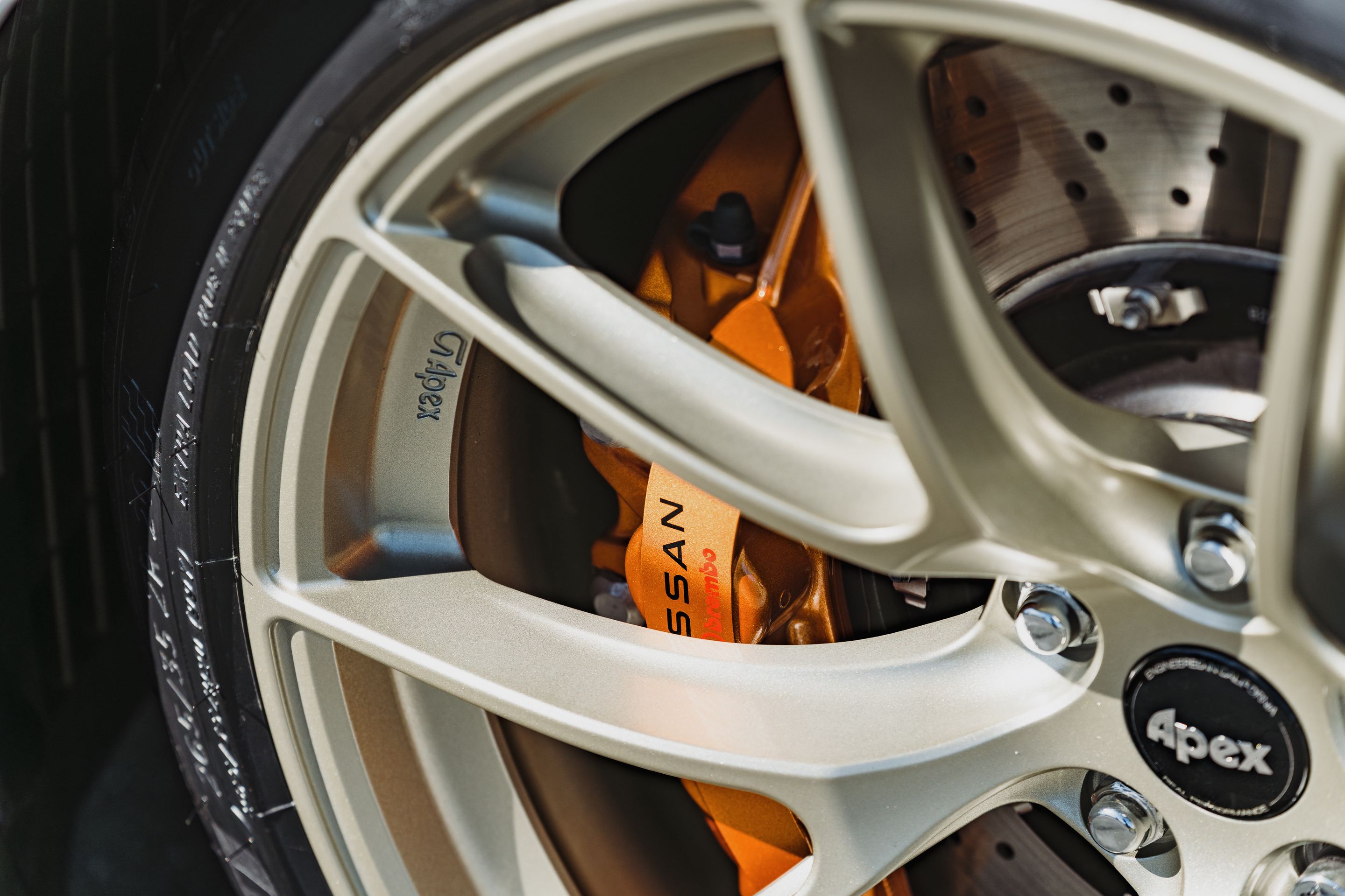 White Nissan R35 GT-R Base with 20" VS-5RS Apex wheels in Motorsport Gold