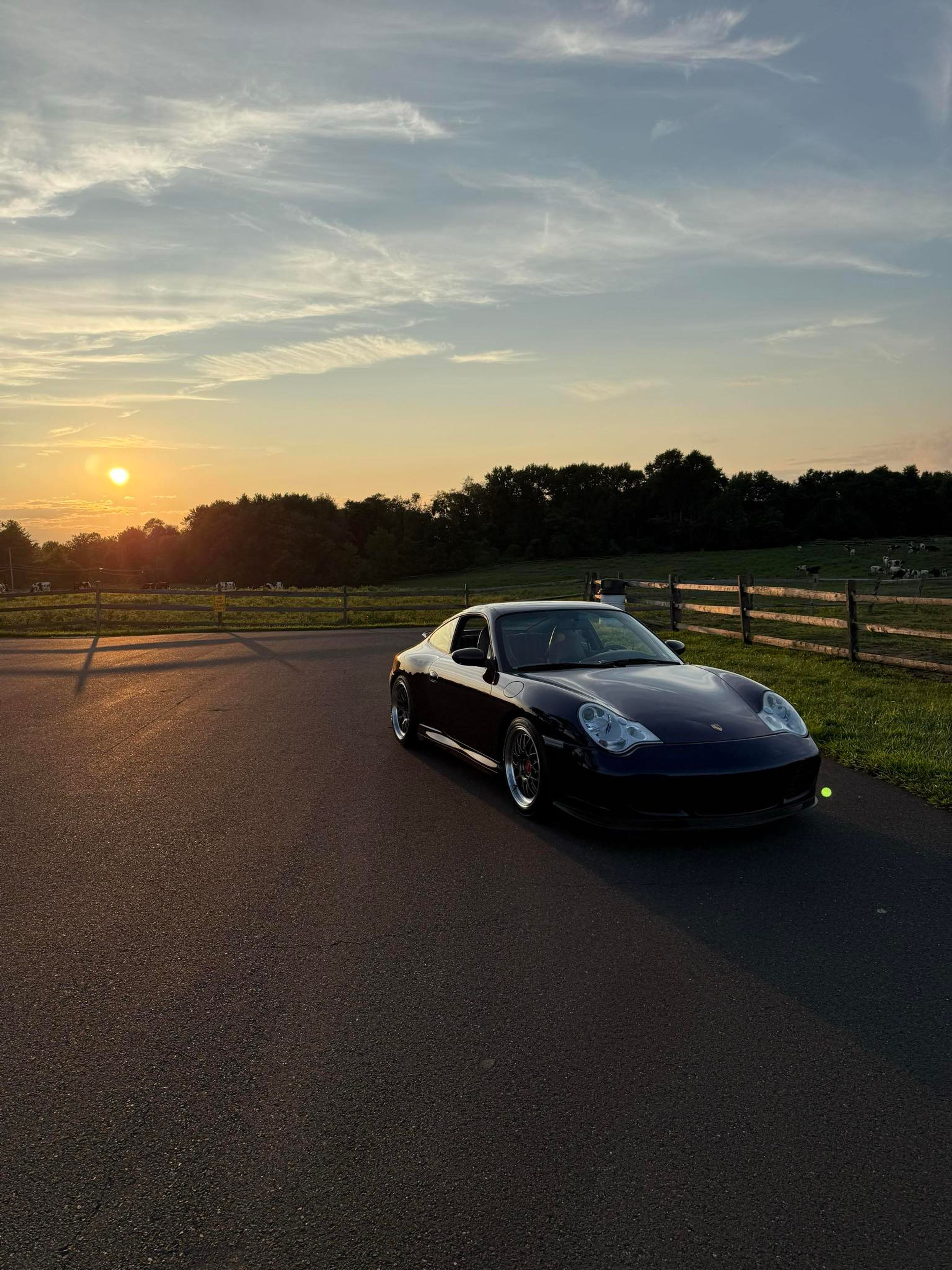 Blue Porsche 911 996 Carrera 4S with 18" ML-10RT Apex wheels in Machined Lip Anthracite