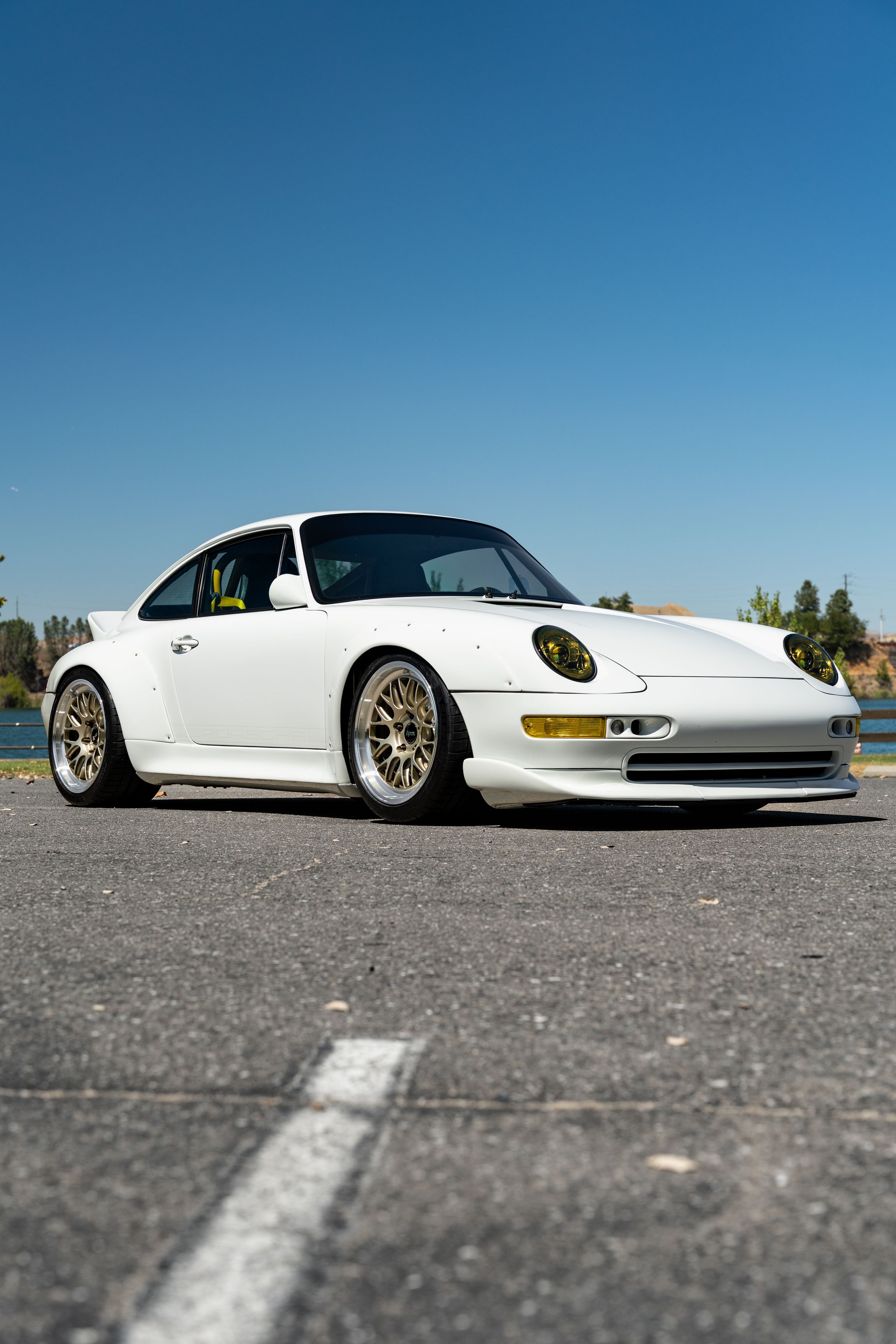White Porsche 911 993 Carrera with 18" ML-10RT Apex wheels in Machined Lip Gloss Motorsport Gold