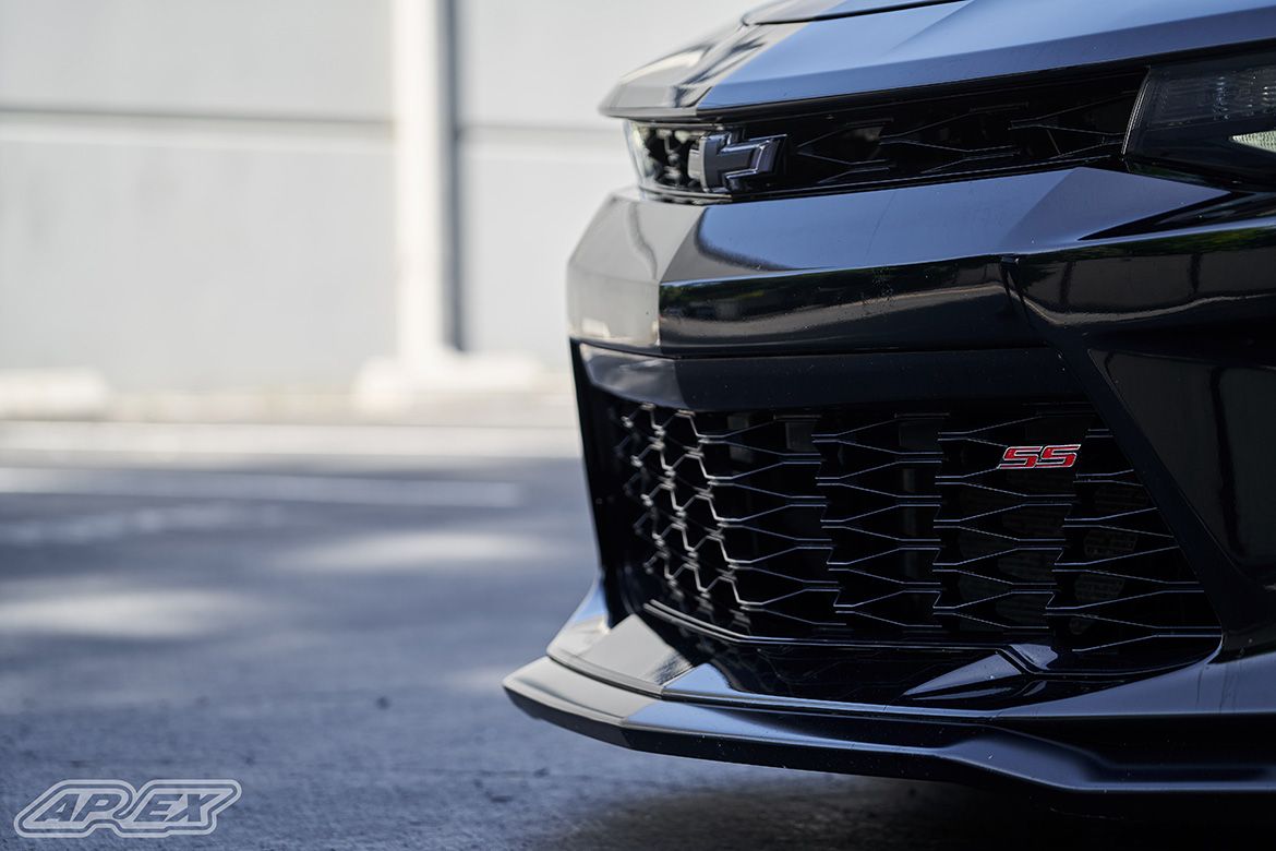 Black Chevrolet 6th Gen Camaro SS 1LE with 19" ARC-8 Apex wheels in Anthracite