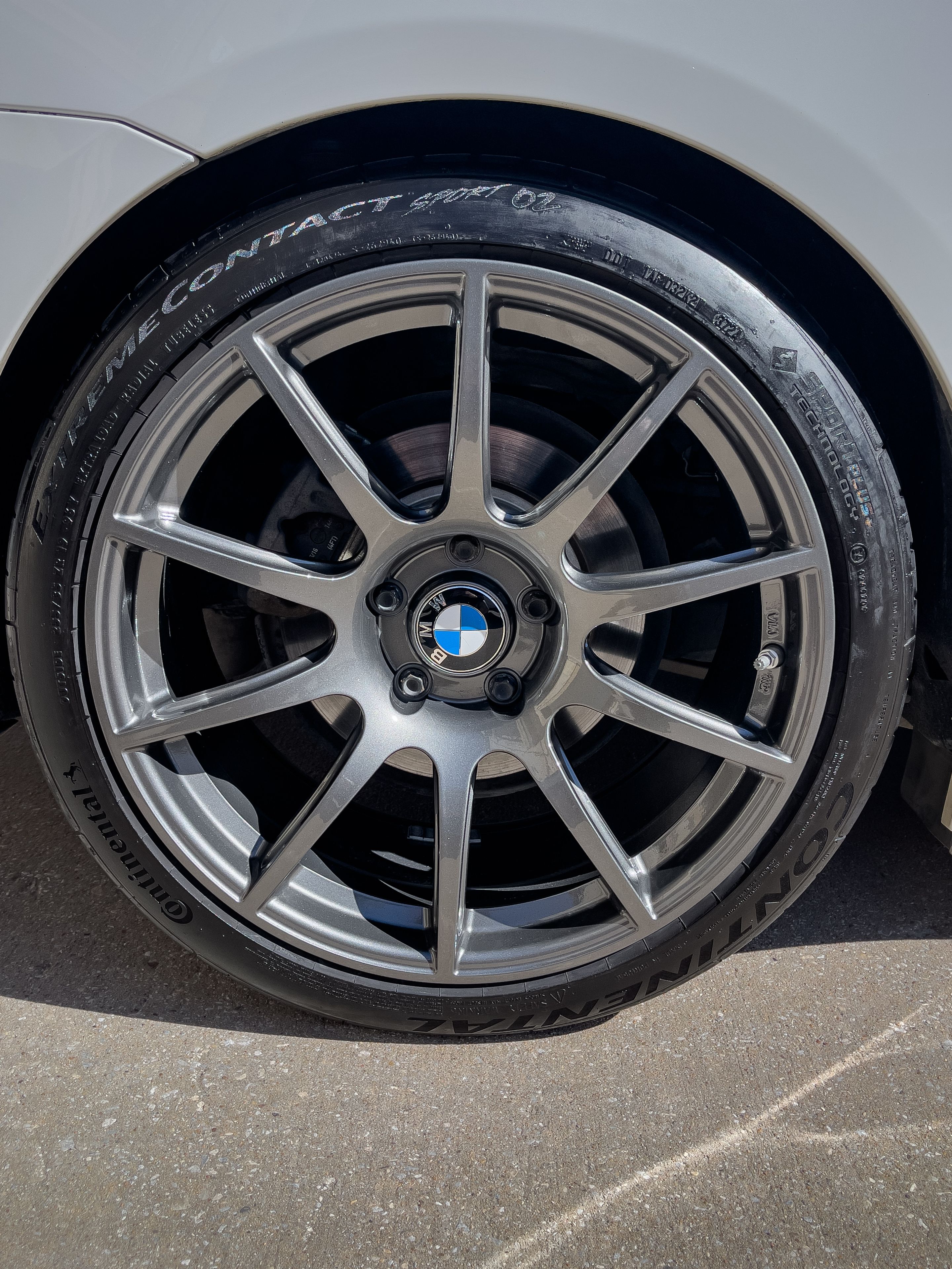 White BMW E89 Z4 with 19" SM-10 Apex wheels in Anthracite