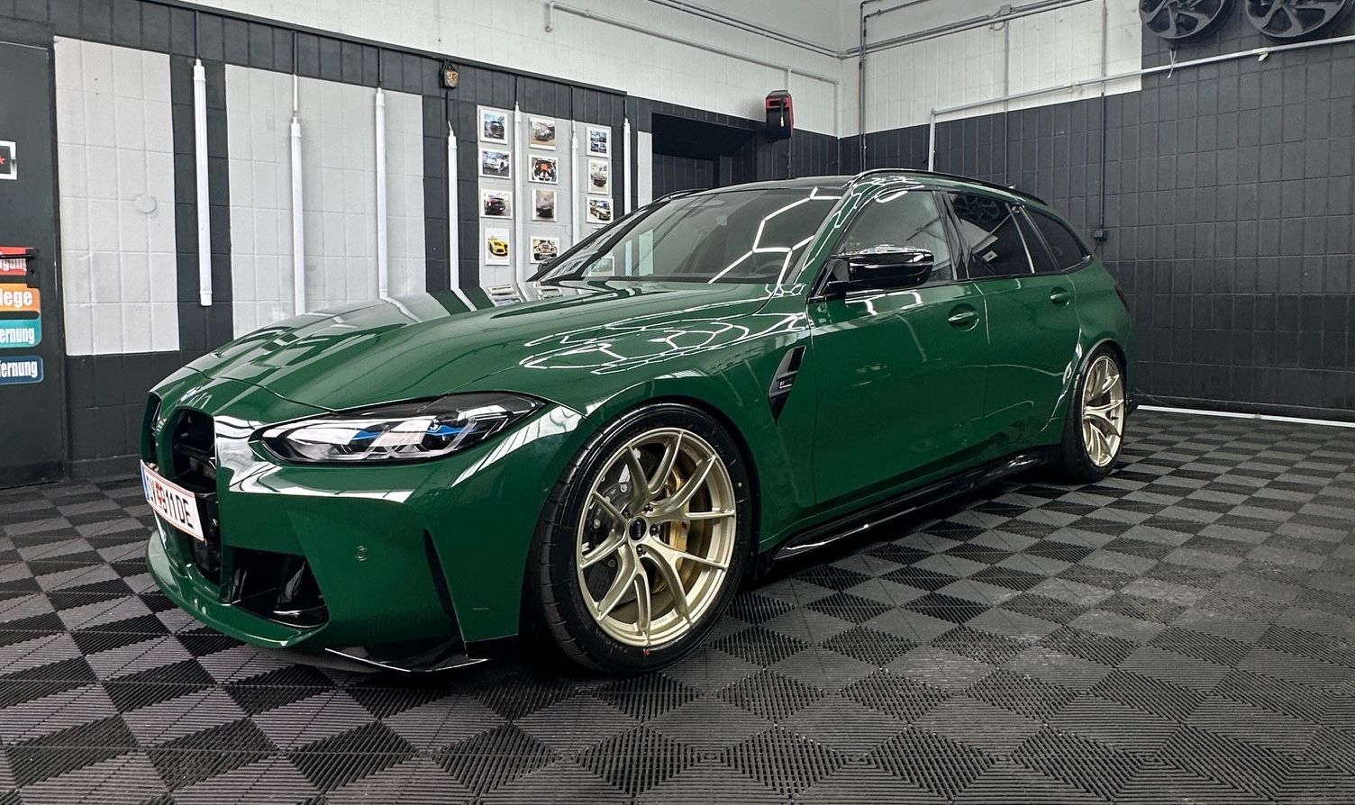 Green BMW G80 M3 with 19" VS-5RS Apex wheels in Motorsport Gold