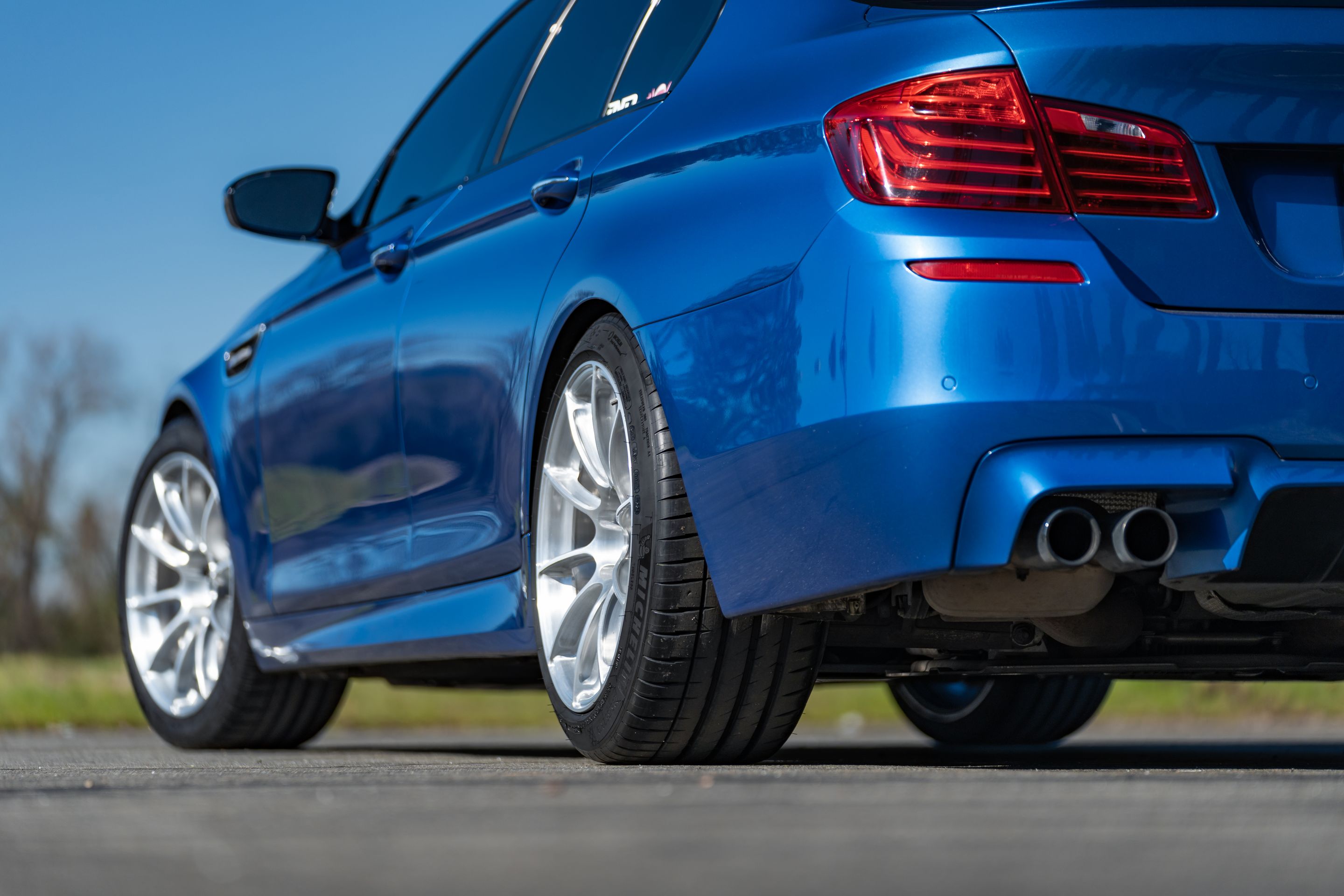 Blue BMW F10 M5 with 19" SM-10RS Apex wheels in Brushed Clear