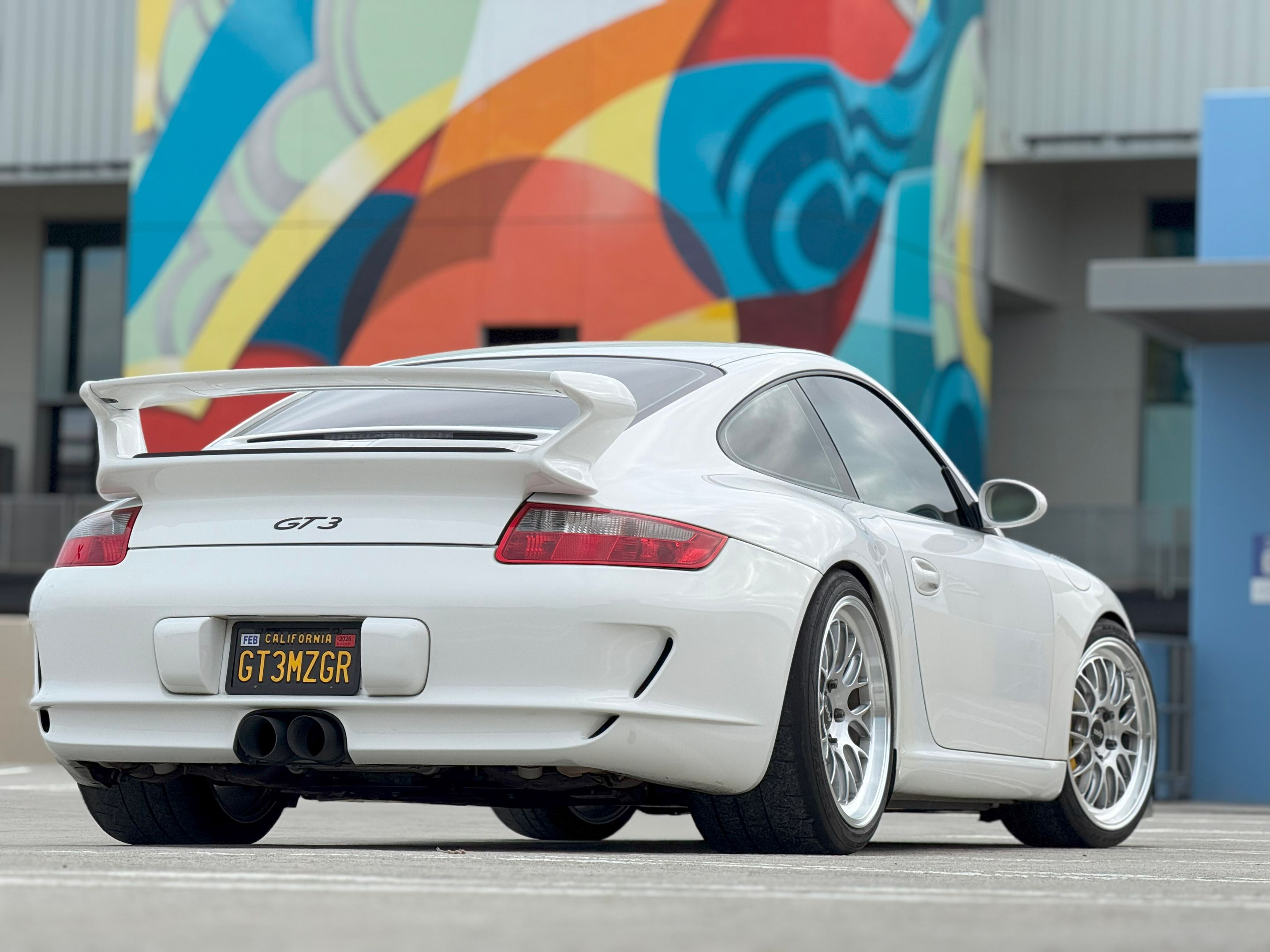 White Porsche 911 997 GT3 with 19" ML-10RT Apex wheels in Machined Lip Brushed Clear