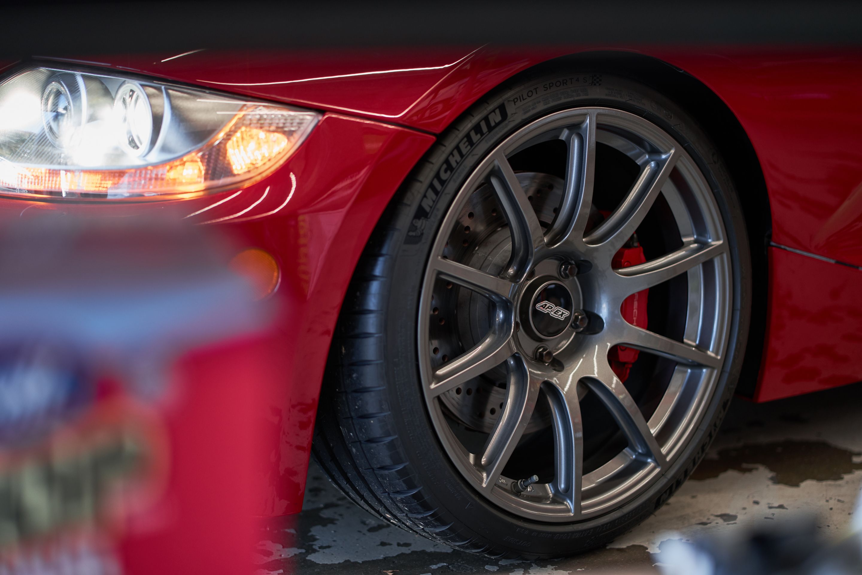 Red BMW E86 Coupe Z4 M with 19" SM-10 Apex wheels in Anthracite