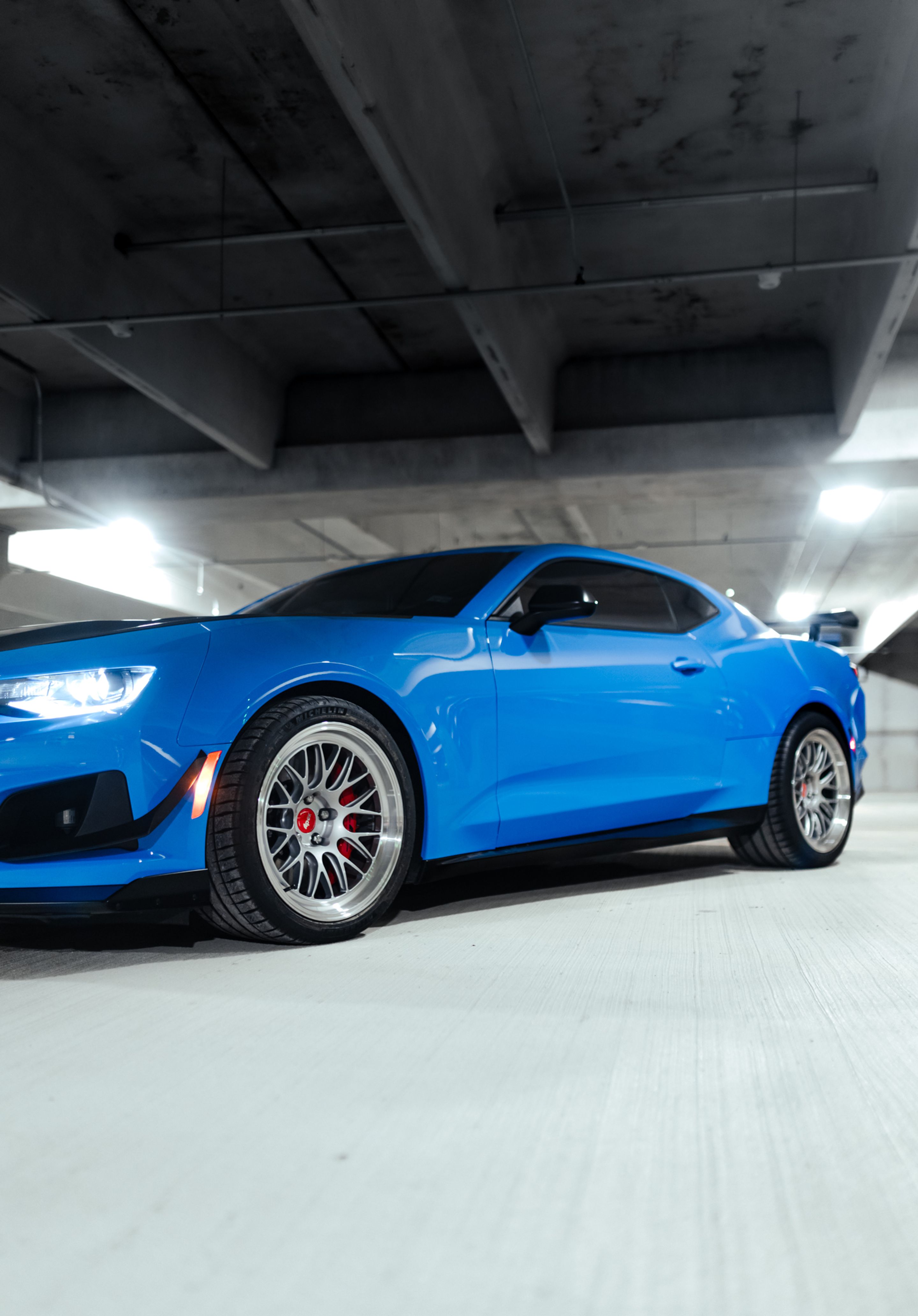 Blue Chevrolet 6th Gen Camaro ZL1 1LE with 19" ML-10RT Apex wheels in Machined Lip Race Silver