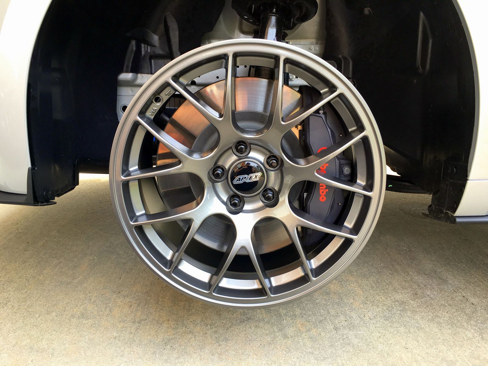 Silver Ford S550 Mustang GT with 18" EC-7 Apex wheels in Anthracite