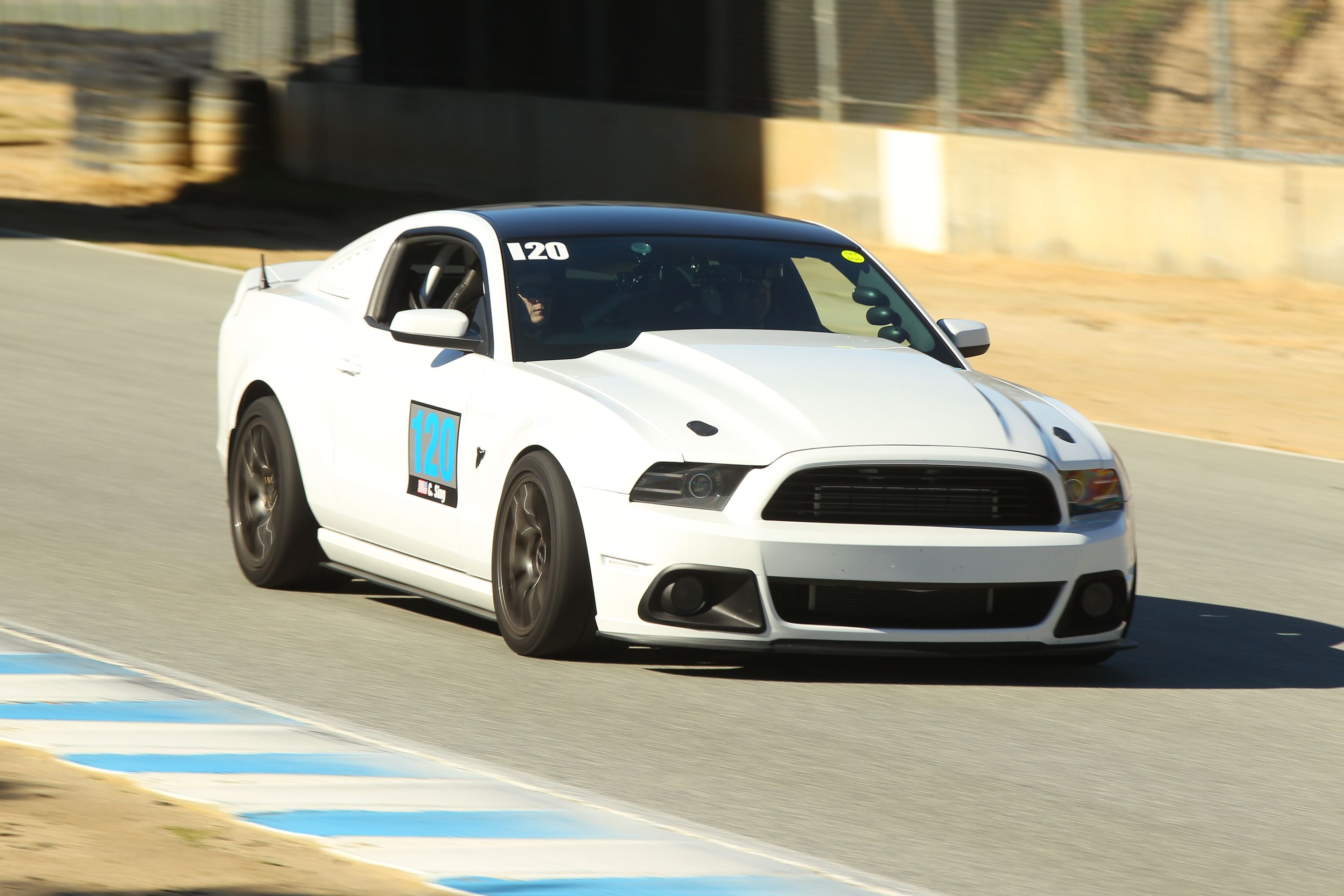 White Ford S197 Mustang GT with 18" EC-7 Apex wheels in Anthracite