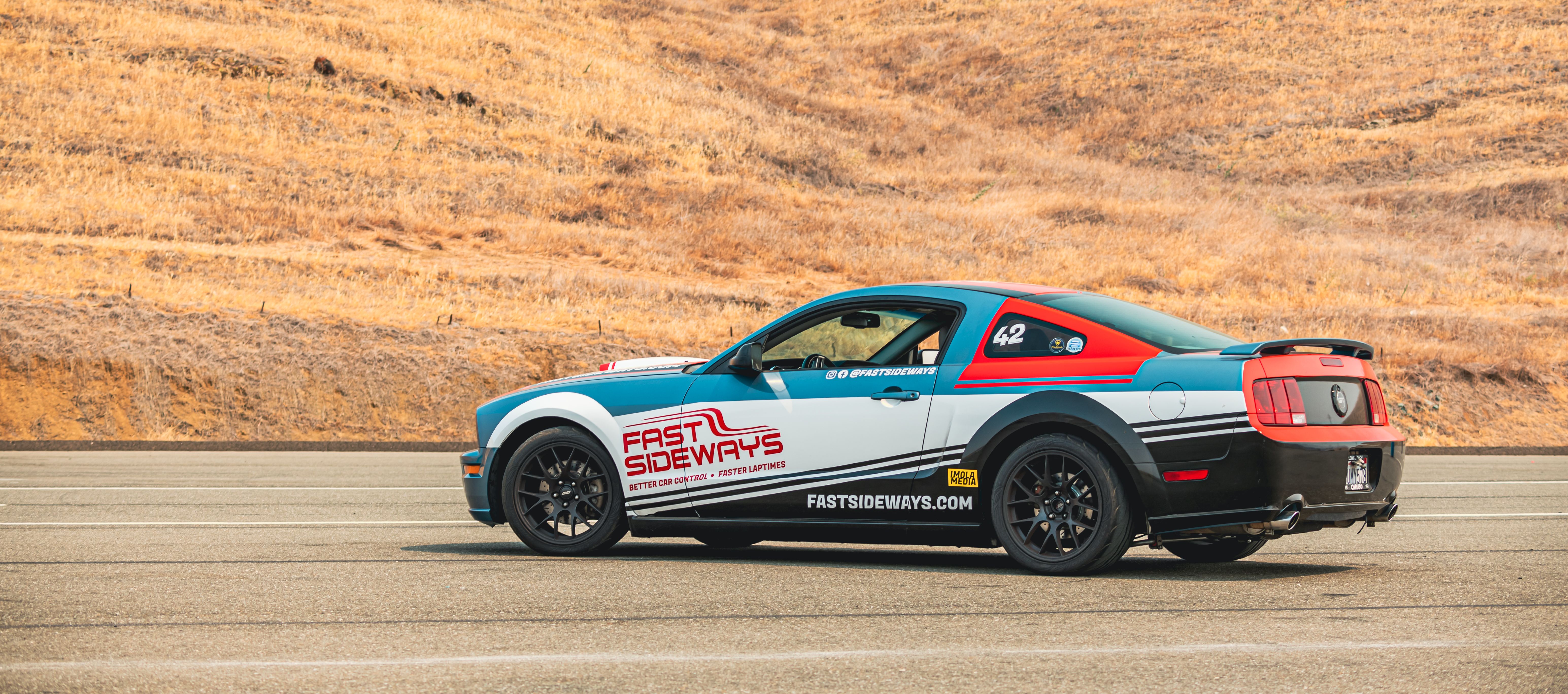 Ford S197 Mustang GT with 18