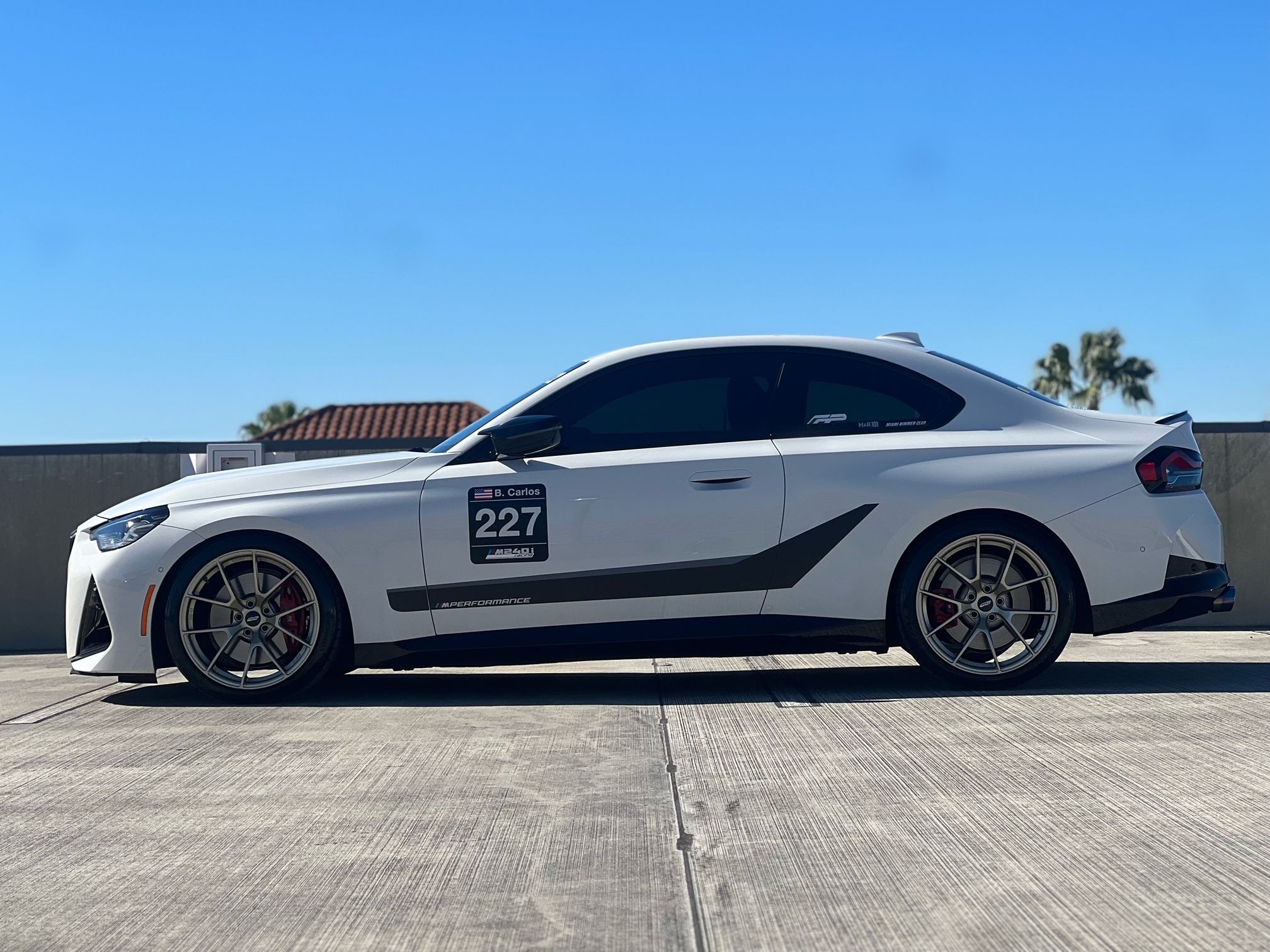 White BMW G42 2 Series with 19" VS-5RS Apex wheels in Motorsport Gold