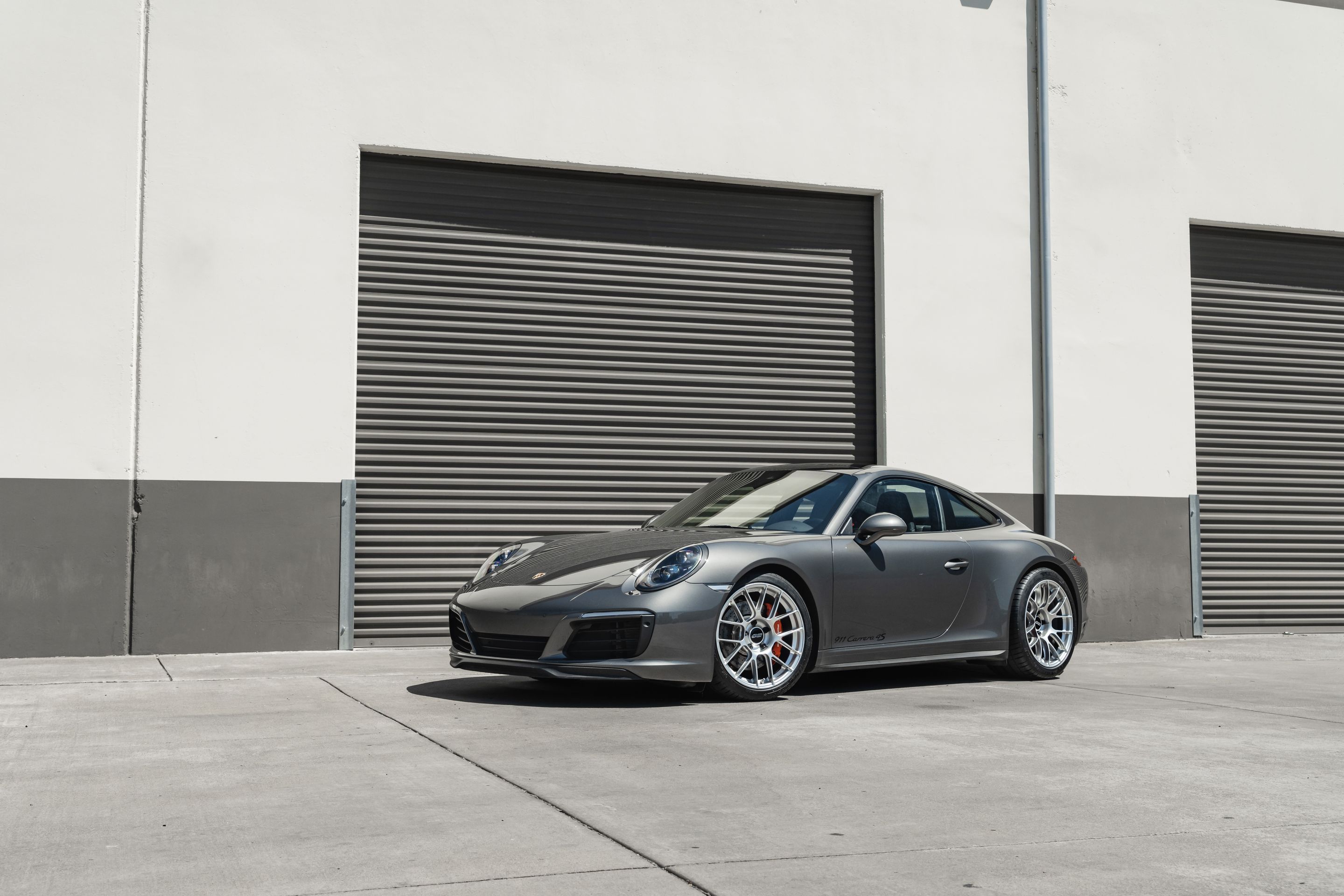 Grey Porsche 911 991.2 Carrera 4S with 19" EC-7RS Apex wheels in Race Silver