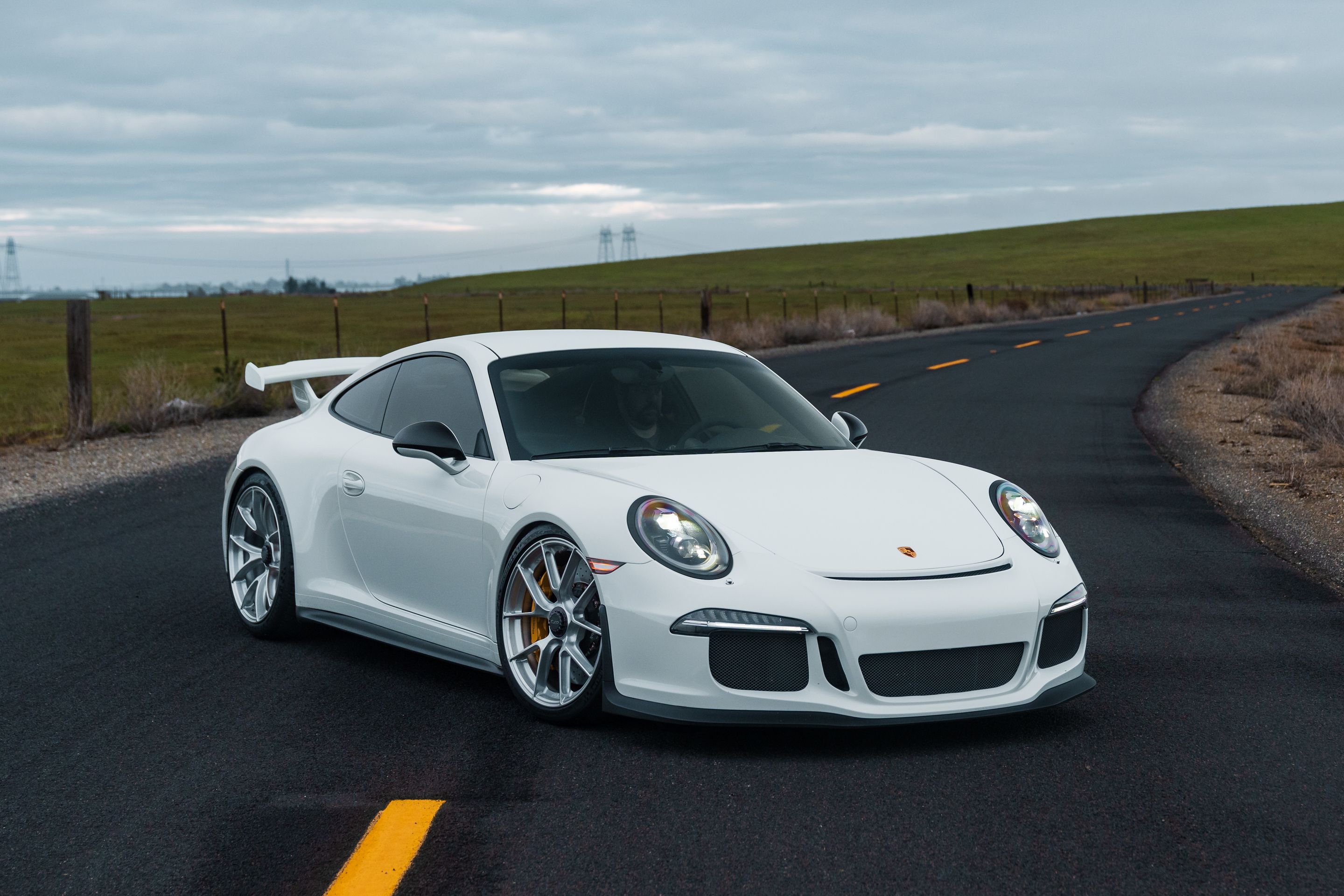 White Porsche 911 991.1 GT3 with 20" VS-5RS Apex wheels in Brushed Clear