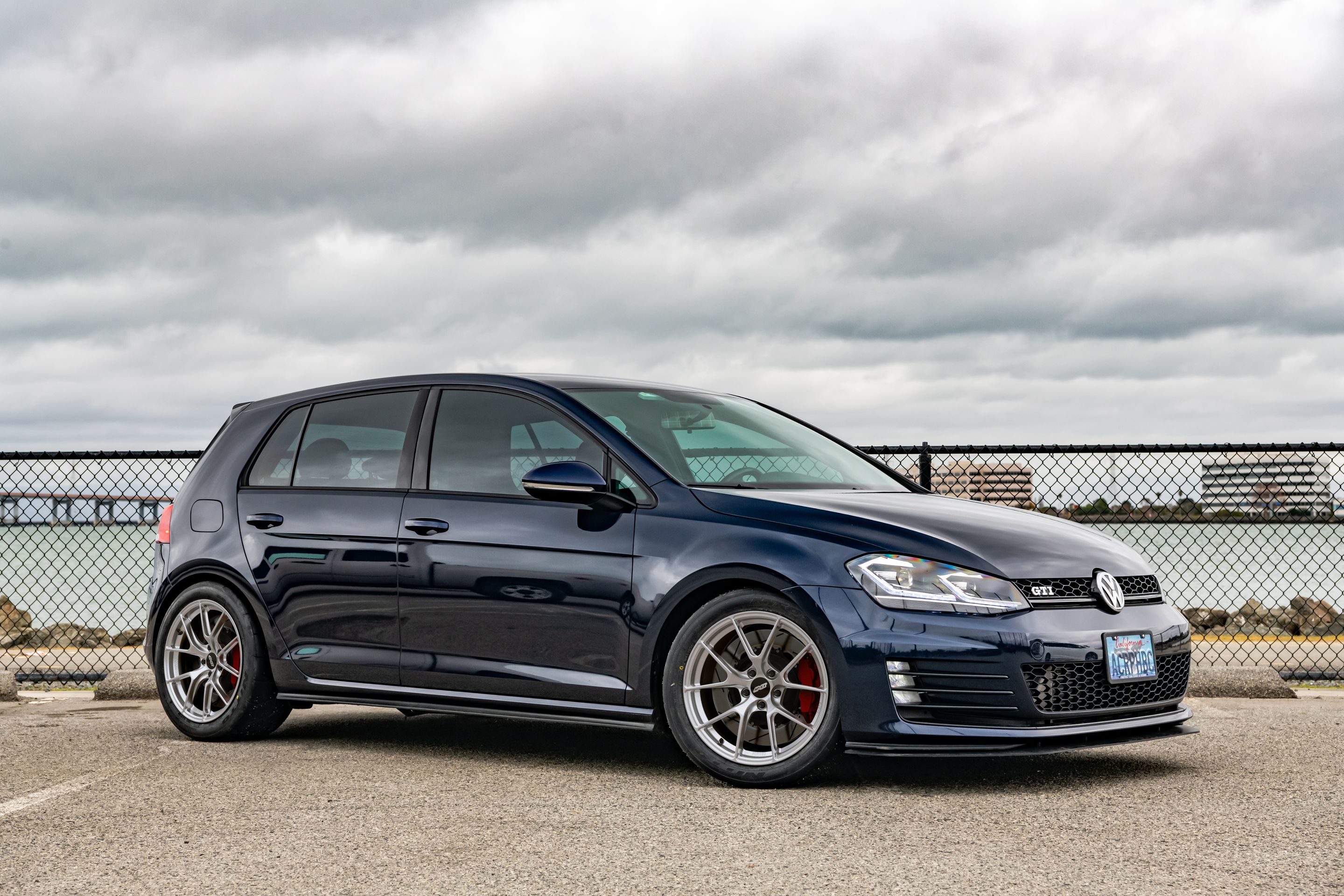 Blue VW MK7 GTI with 18" VS-5RS Apex wheels in Brushed Clear