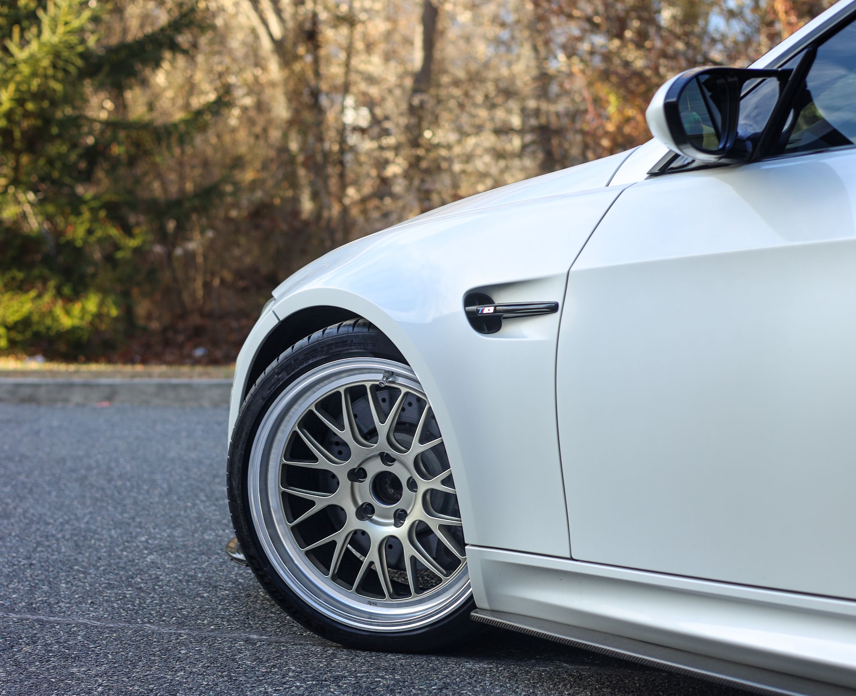 White BMW E92 Coupe M3 with 19" ML-10RT Apex wheels in Machined Lip Gloss Motorsport Gold