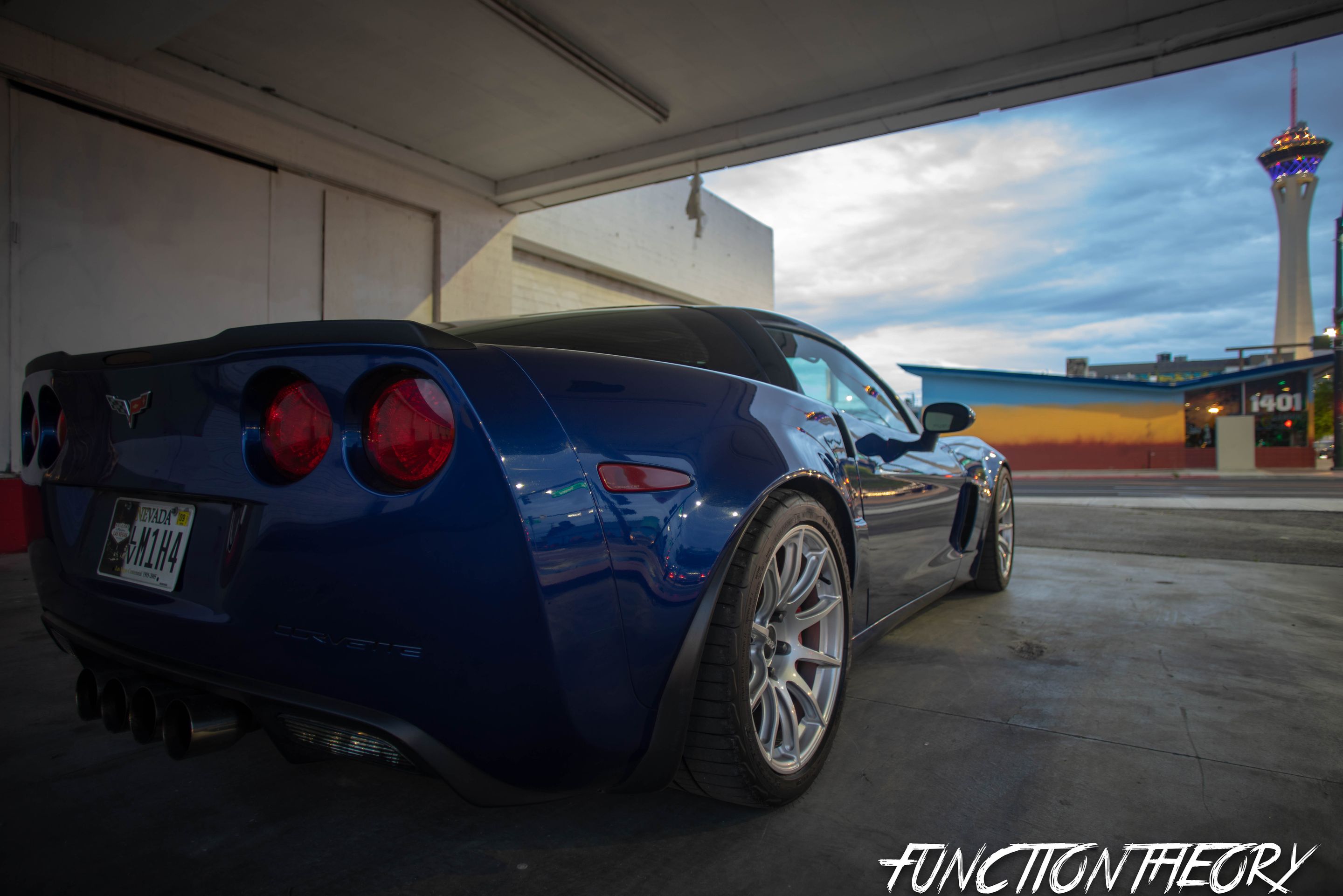Blue Chevrolet C6 Corvette Z06 with 18" SM-10 Apex wheels in Race Silver