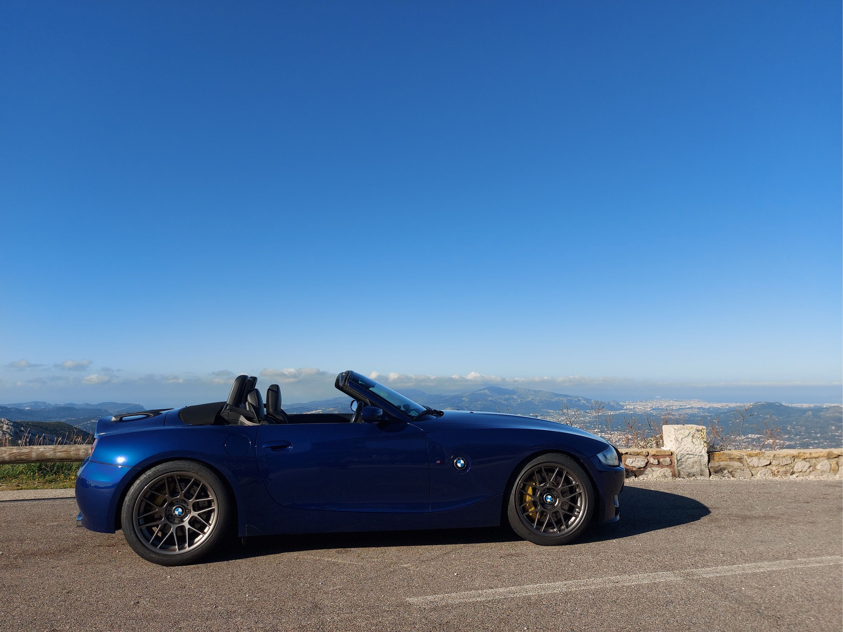 Blue BMW E85 Roadster Z4 M with 18" ARC-8 Apex wheels in Anthracite
