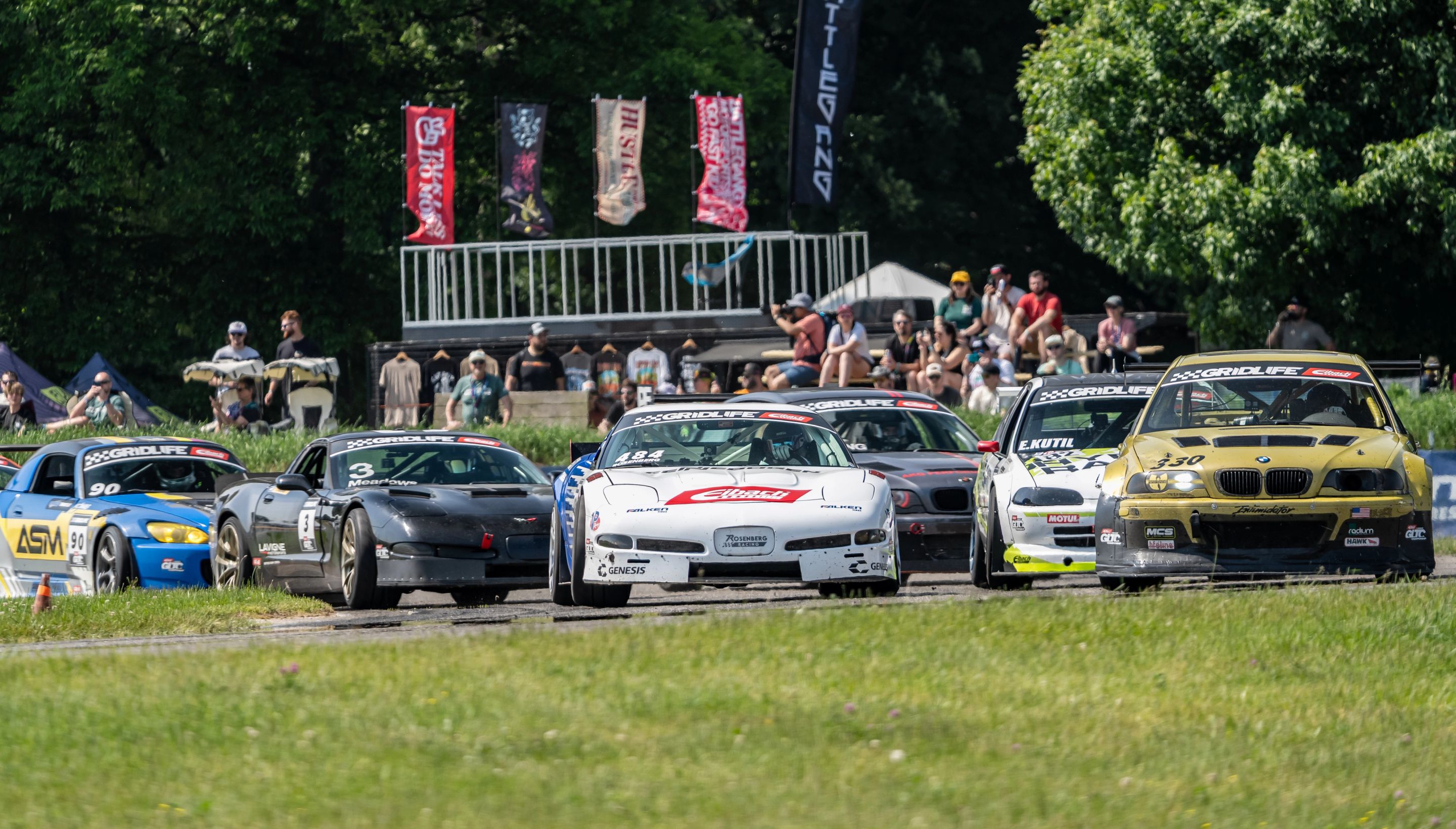 White Chevrolet C5 Corvette Z06 with 19" SM-10RS Apex wheels in Brushed Clear