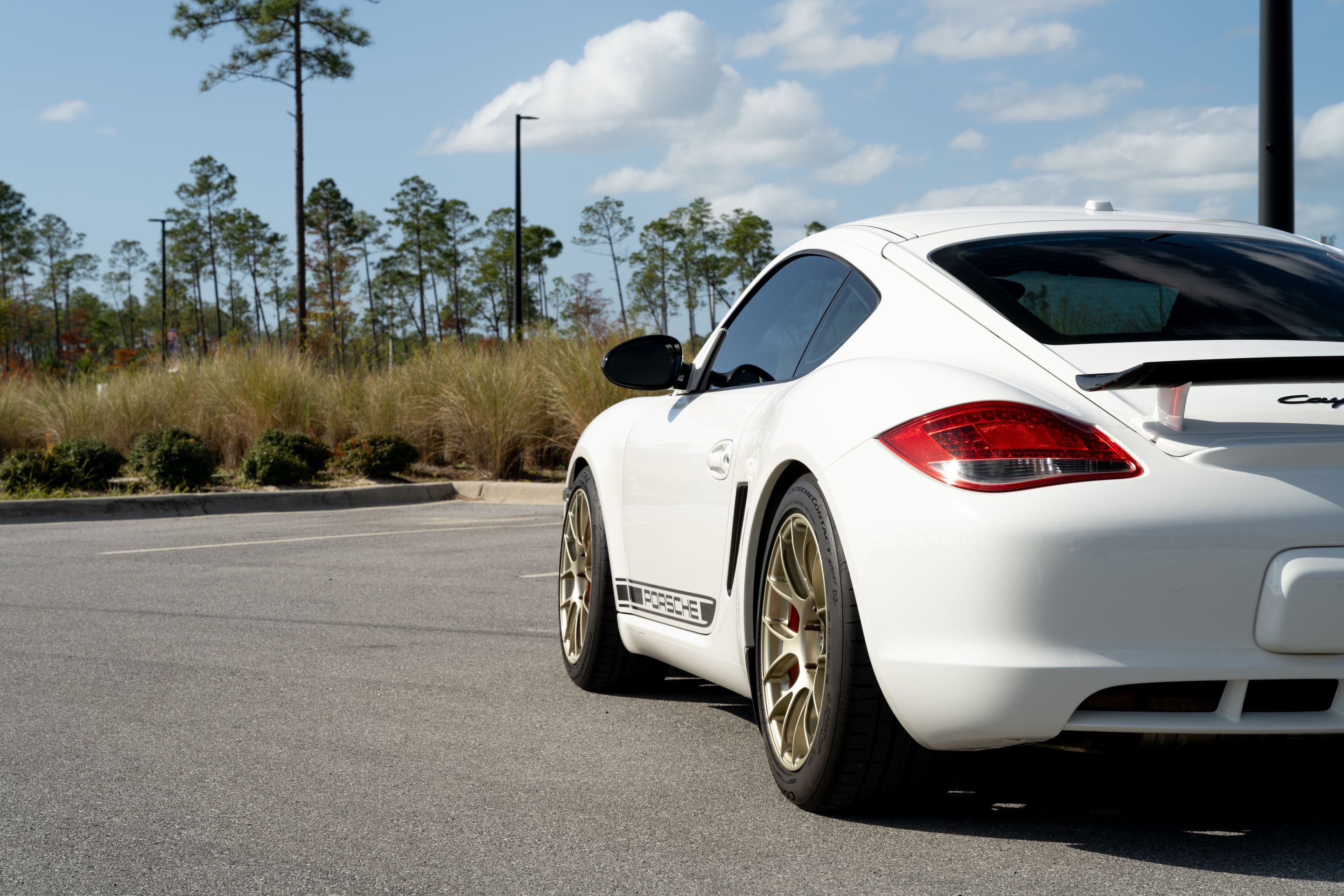 White Porsche 987 Cayman R with 18" EC-7RS Apex wheels in Motorsport Gold