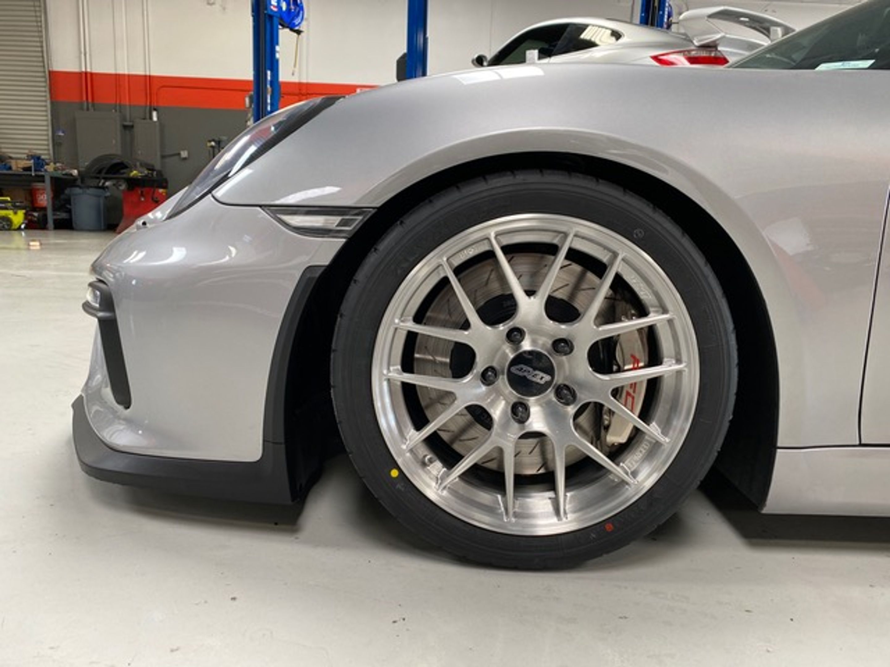 Silver Porsche 981 Cayman GT4 with 18" EC-7R Apex wheels in Brushed Clear