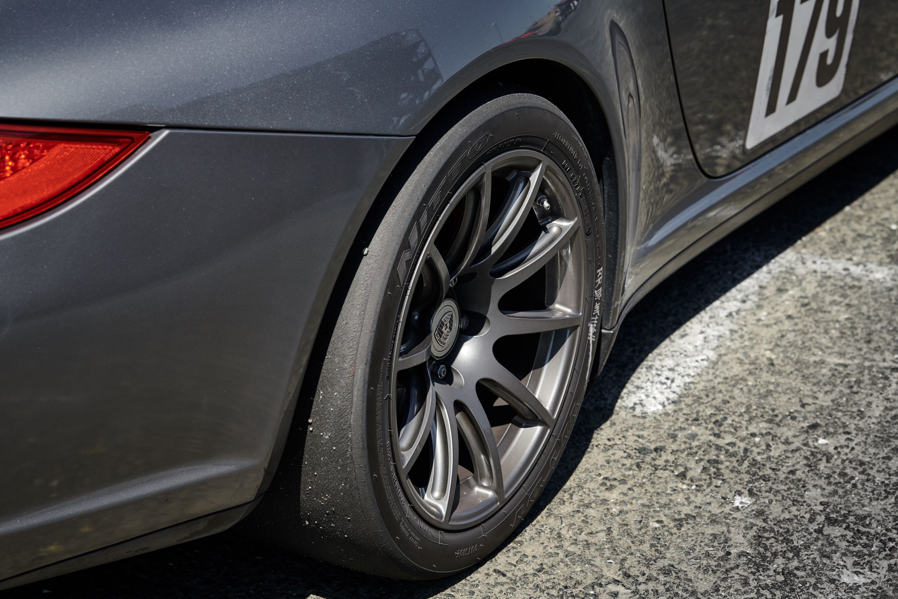Grey Porsche 911 997 Carrera 4S with 18" SM-10 Apex wheels in Anthracite
