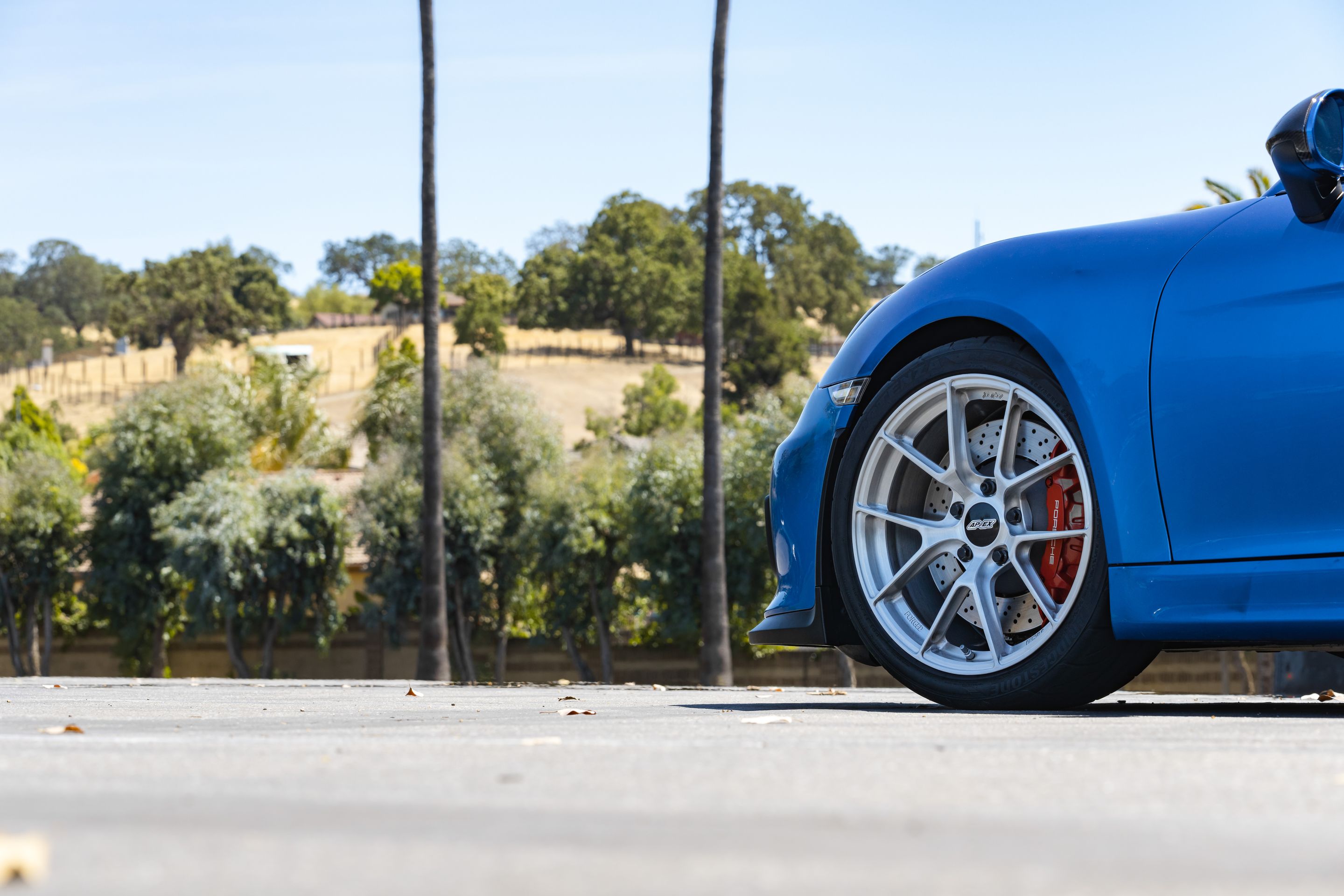 Blue Porsche 981 Cayman GT4 with 19" VS-5RS Apex wheels in Brushed Clear