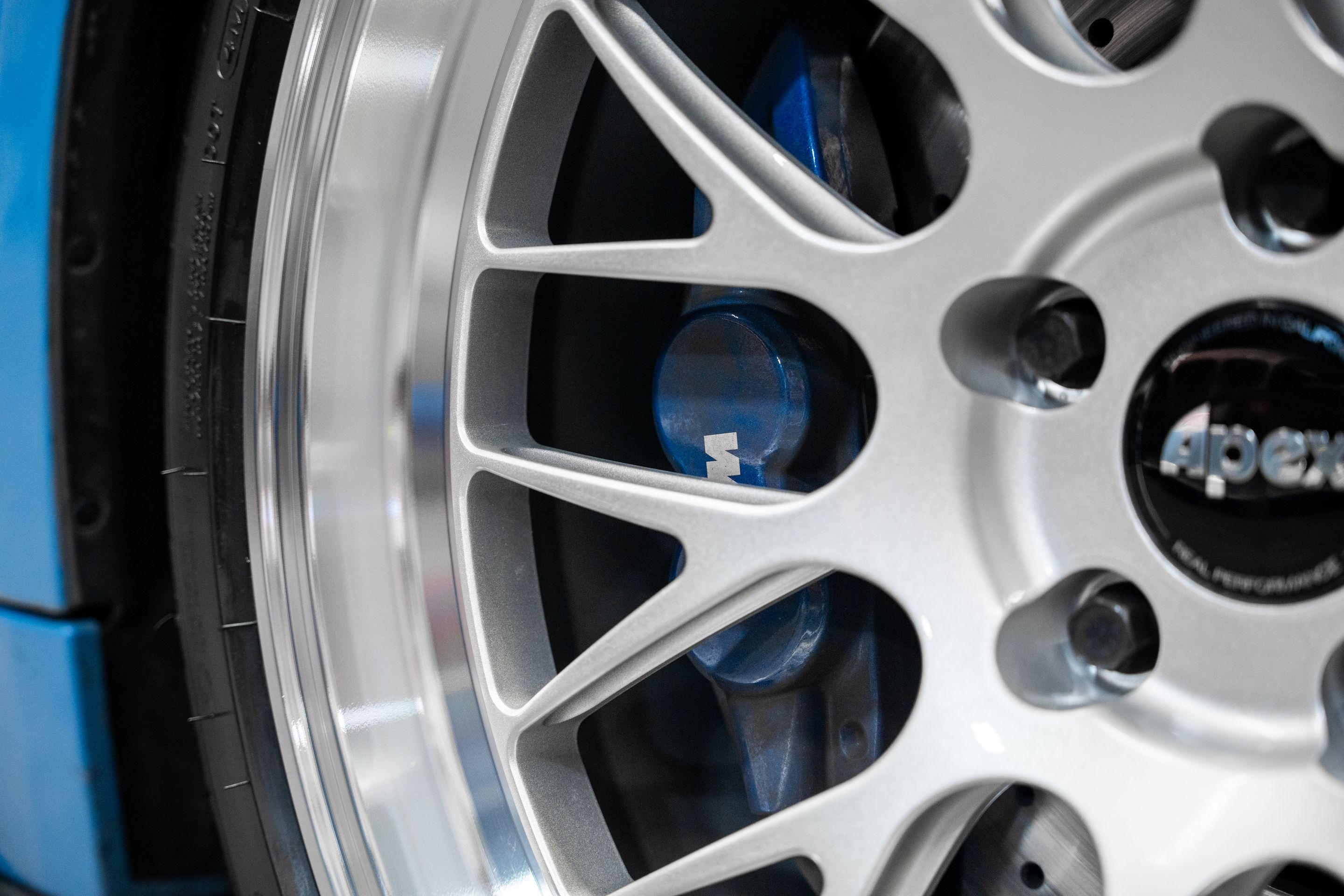 Blue BMW F82 Coupe M4 with 19" ML-10RT Apex wheels in Machined Lip Race Silver