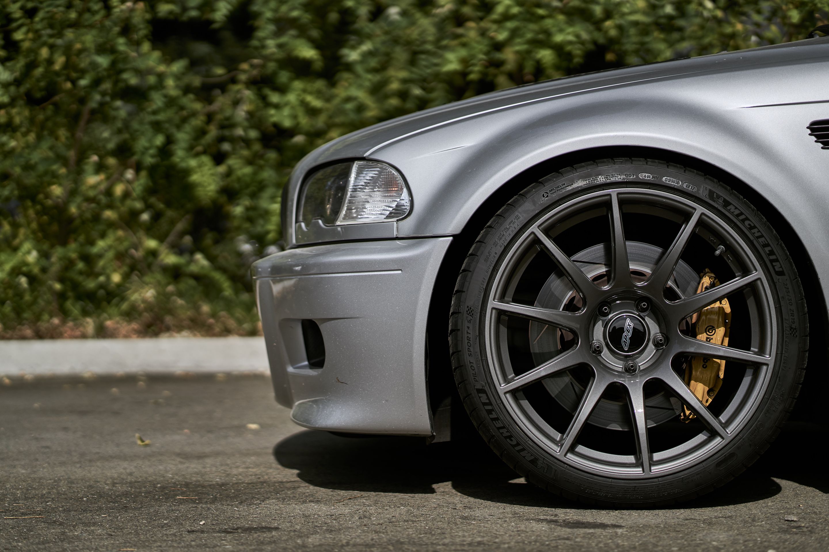 Silver BMW E46 M3 with 19" SM-10 Apex wheels in Anthracite