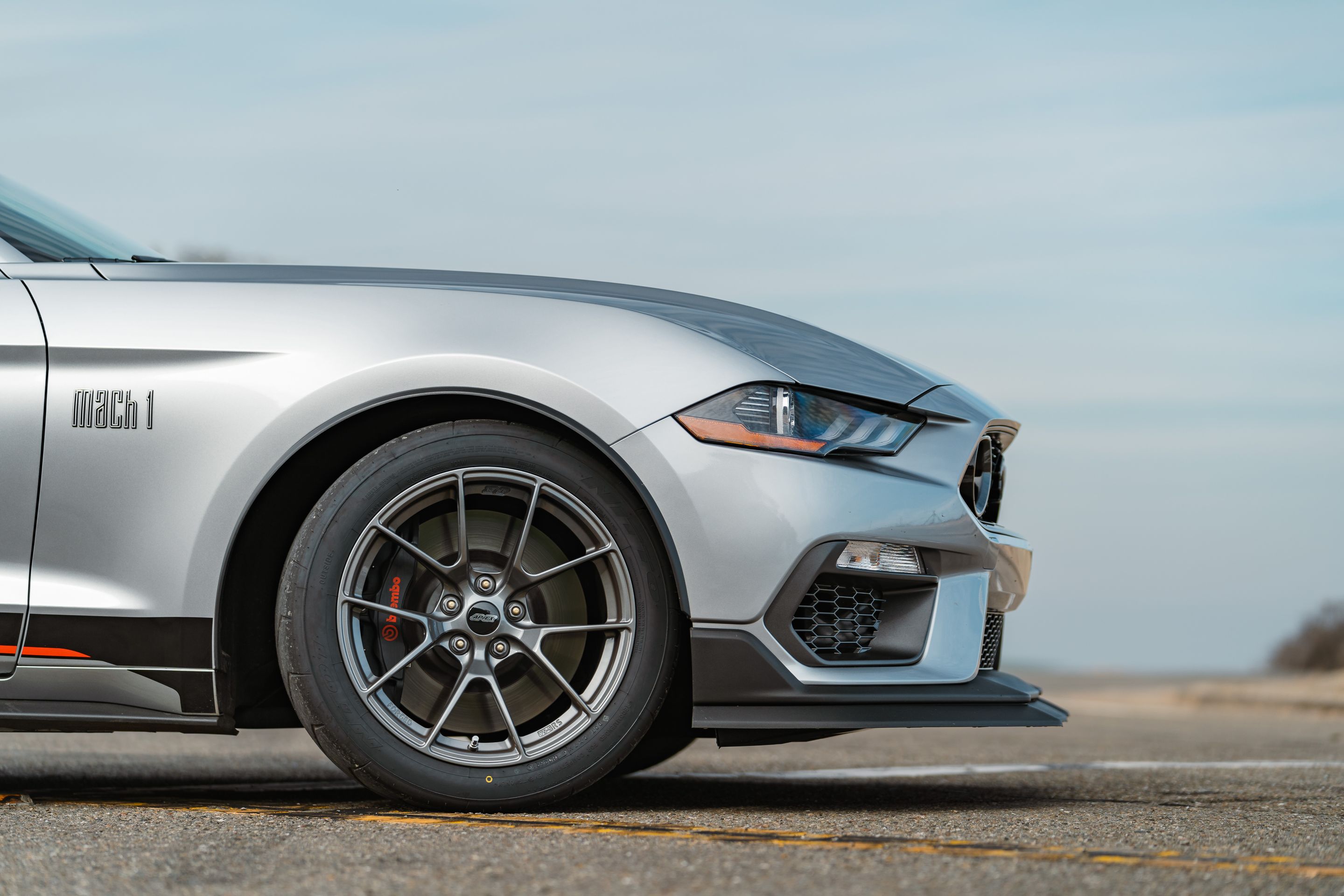 Silver Ford S550 Mustang Mach 1 with 18" VS-5RS Apex wheels in Anthracite