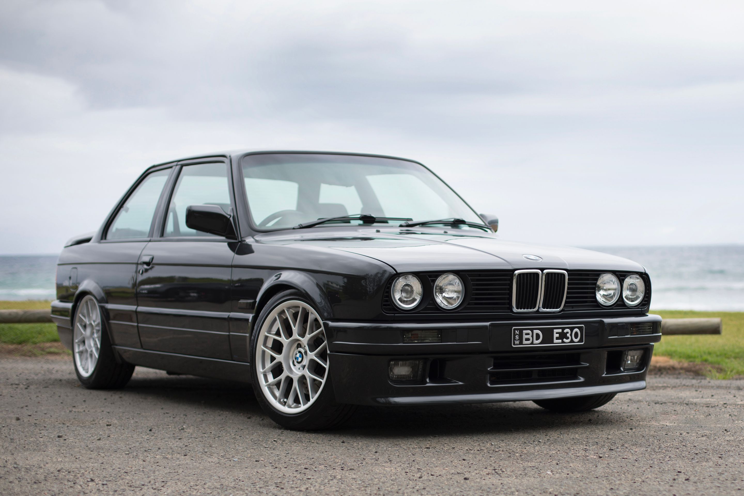 Black BMW E30 3 Series with 17" ARC-8 Apex wheels in Hyper Silver