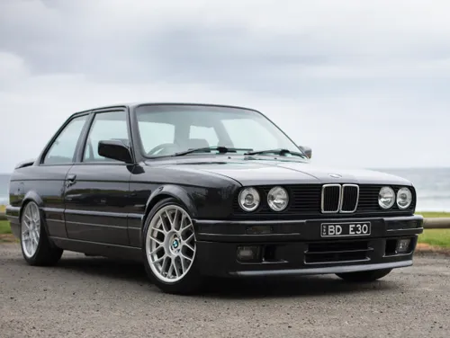 Black BMW 3 Series - ARC-8 in Hyper Silver