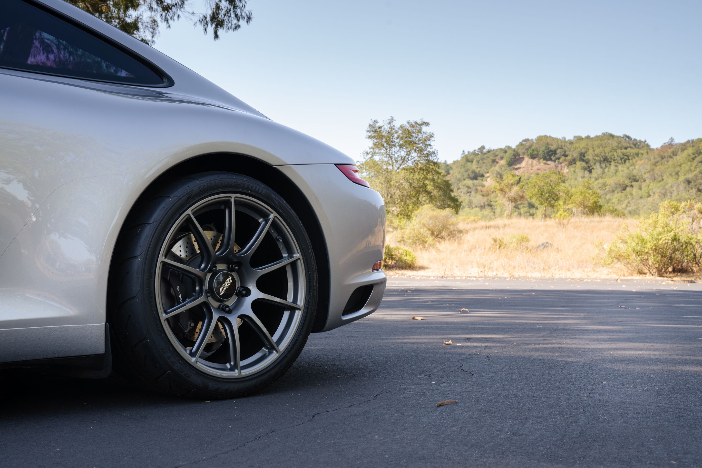 Silver Porsche 911 991.2 Carrera T with 19" SM-10 Apex wheels in Anthracite