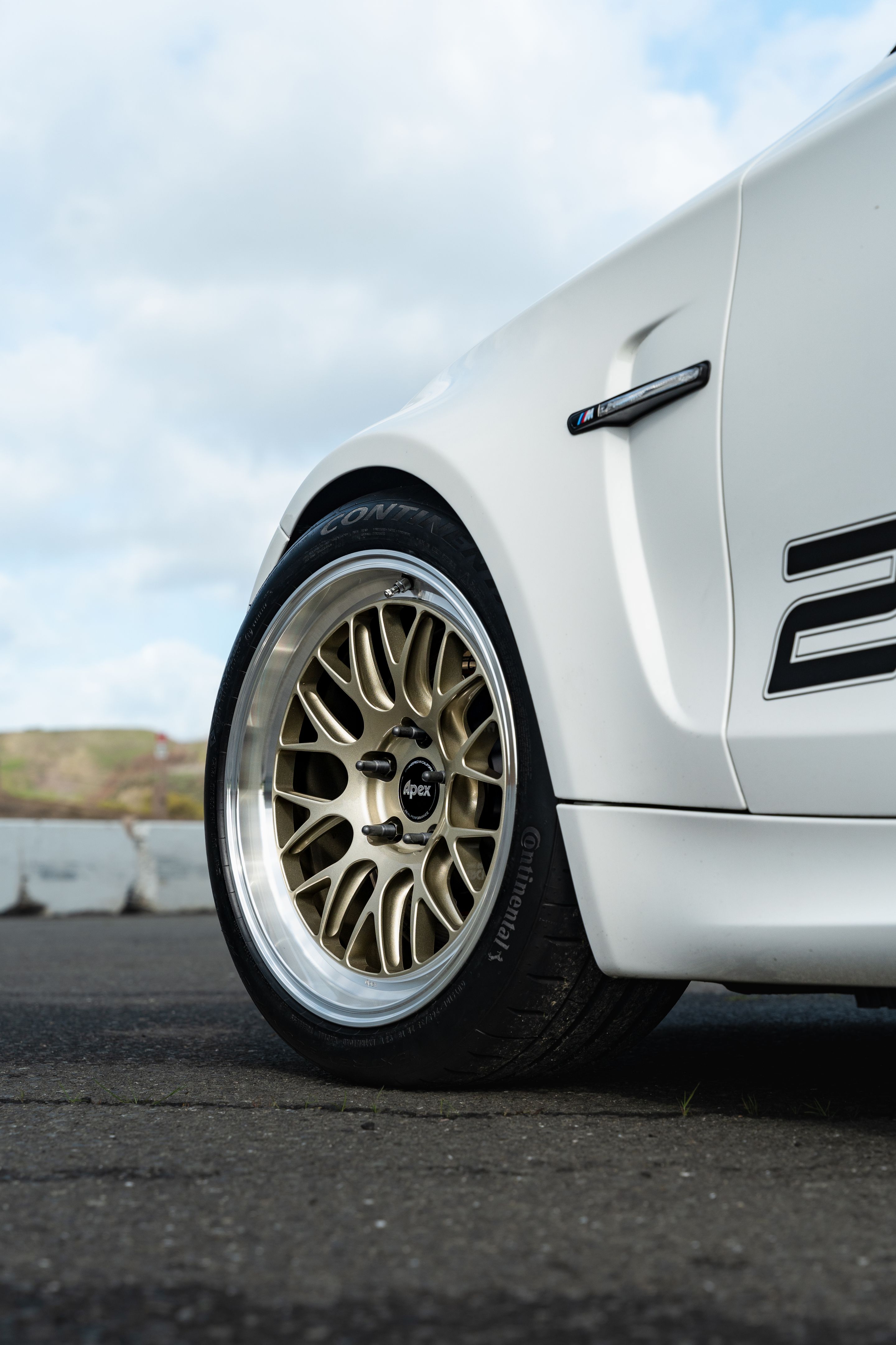 White BMW E82 1M with 18" ML-10RT Apex wheels in Machined Lip Gloss Motorsport Gold