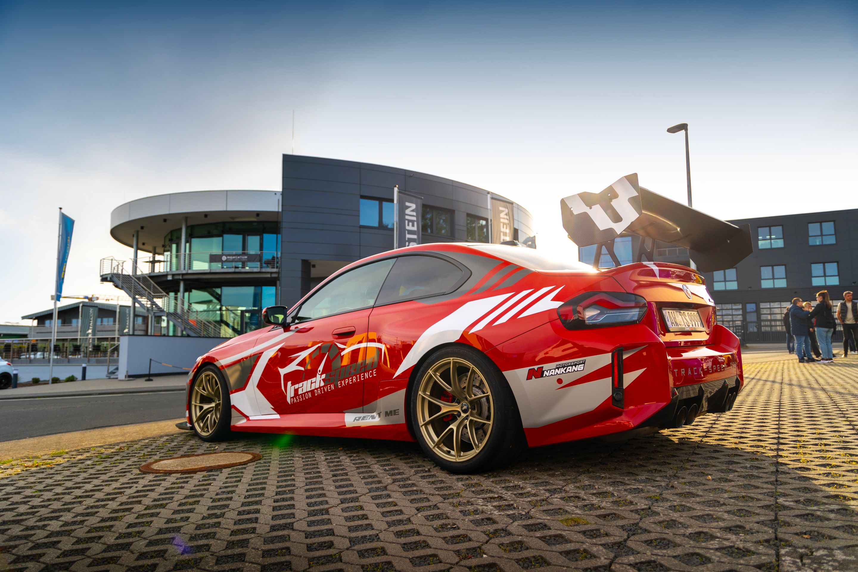 Red BMW G87 M2 with 19" VS-5RS Apex wheels in Motorsport Gold