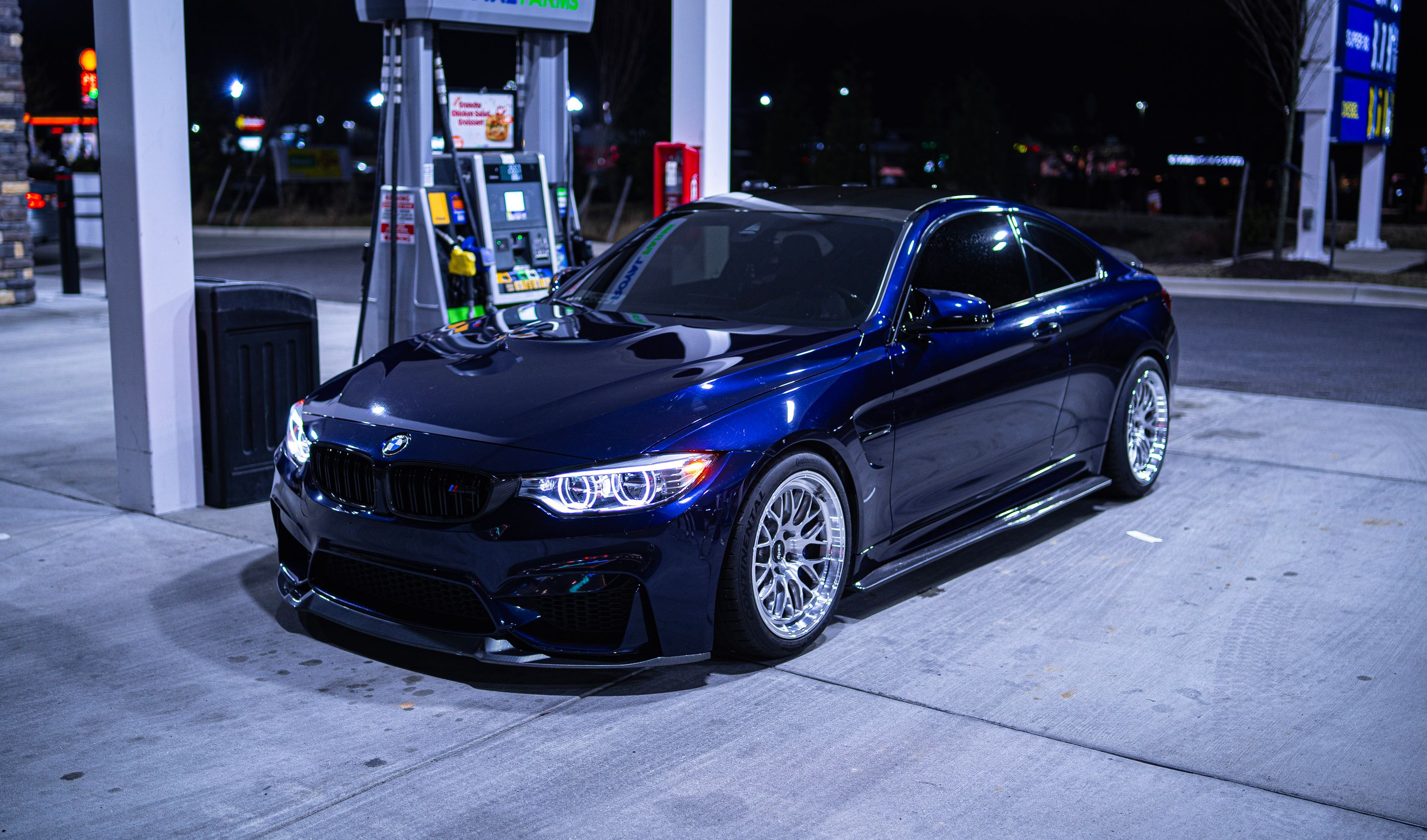 Blue BMW F82 Coupe M4 with 18" ML-10RT Apex wheels in Machined Lip Brushed Clear