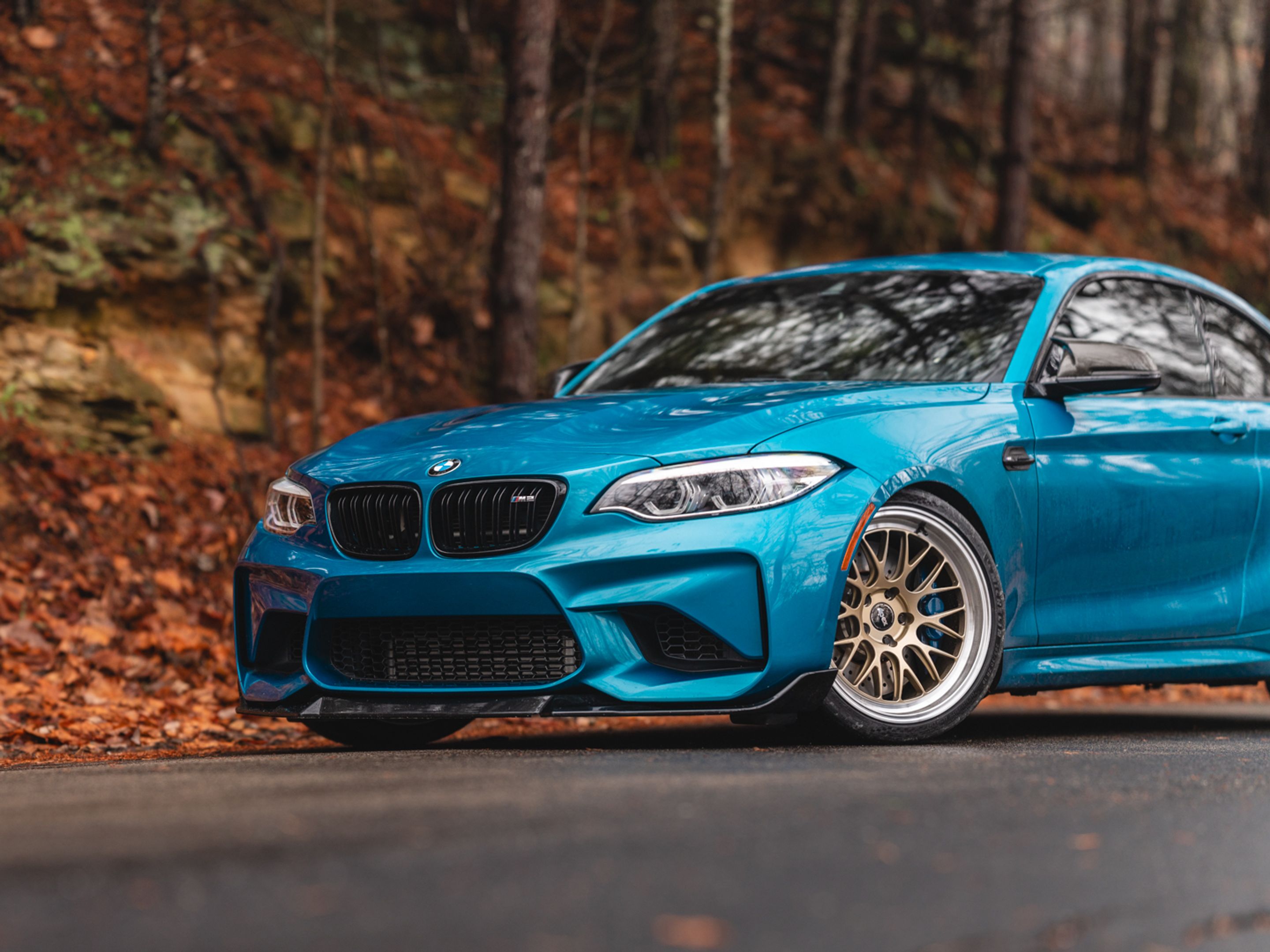 Blue BMW F87 M2 with 19" ML-10RT Apex wheels in Machined Lip Gloss Motorsport Gold