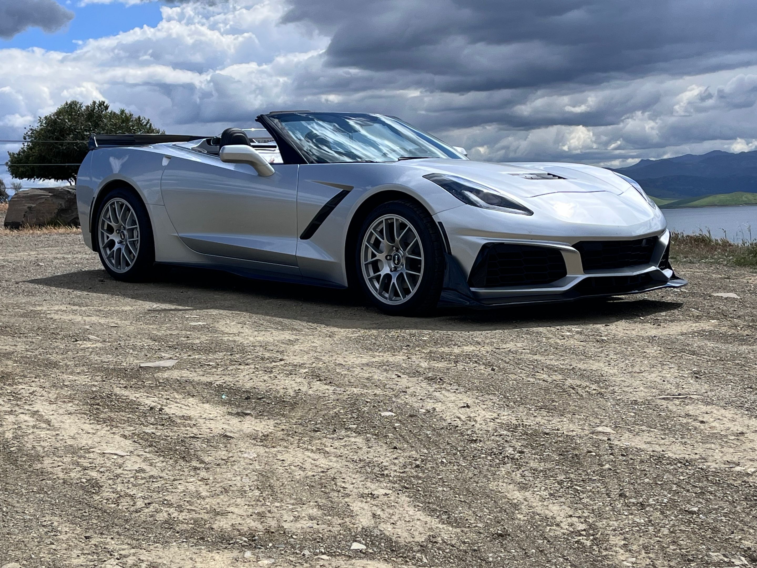Silver Chevrolet C7 Corvette Stingray/Z51 with 18"/19" EC-7 Apex wheels in Race Silver