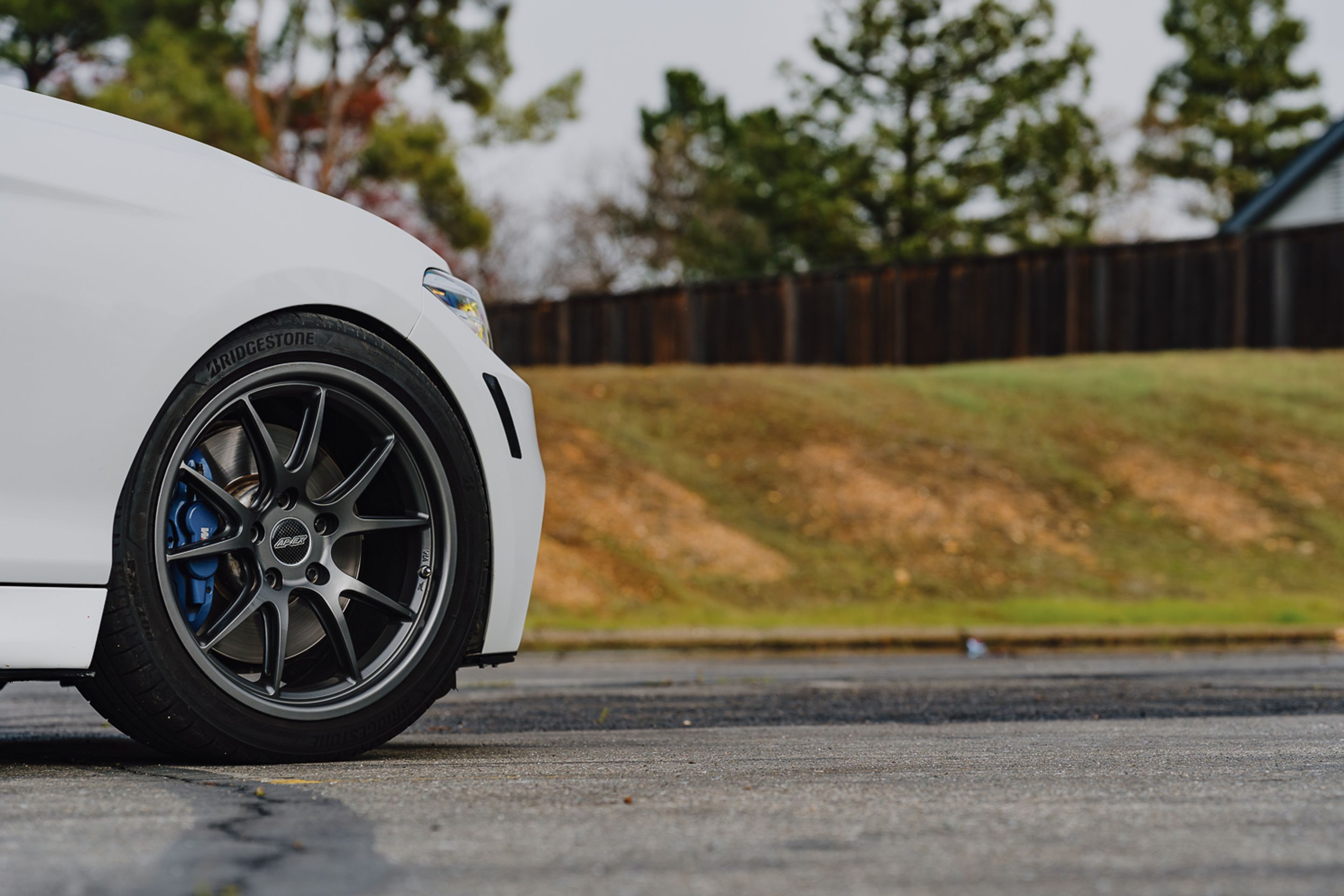 White BMW F22 Coupe 2 Series with 18" FL-5 Apex wheels in Anthracite