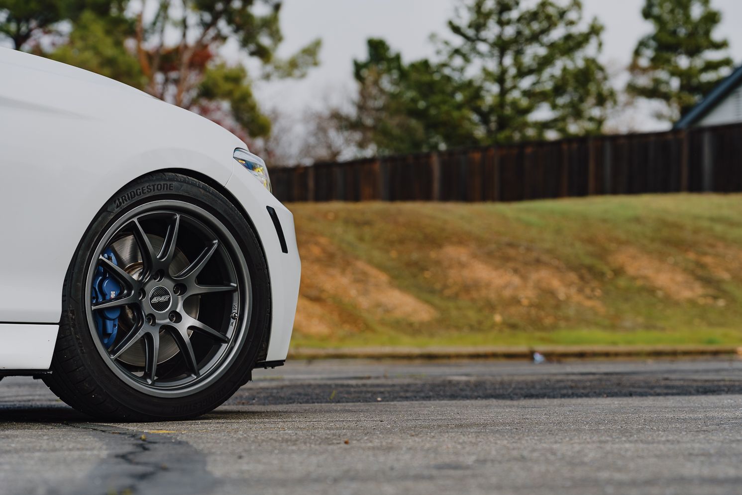 White BMW F22 Coupe 2 Series with 18" FL-5 Apex wheels in Anthracite