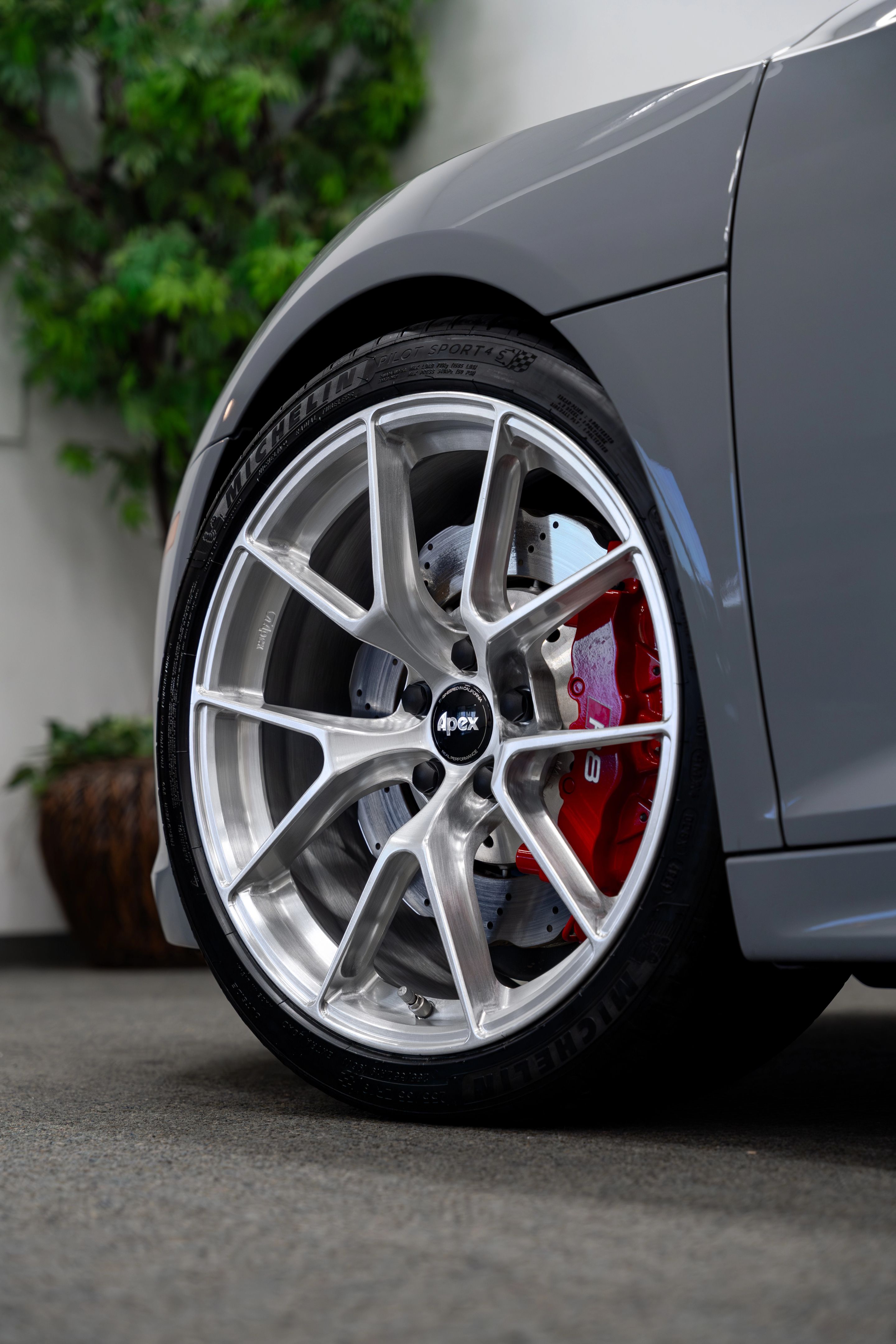 Grey Audi Gen 2 R8 with 19"/20" VS-5RS Apex wheels in Brushed Clear