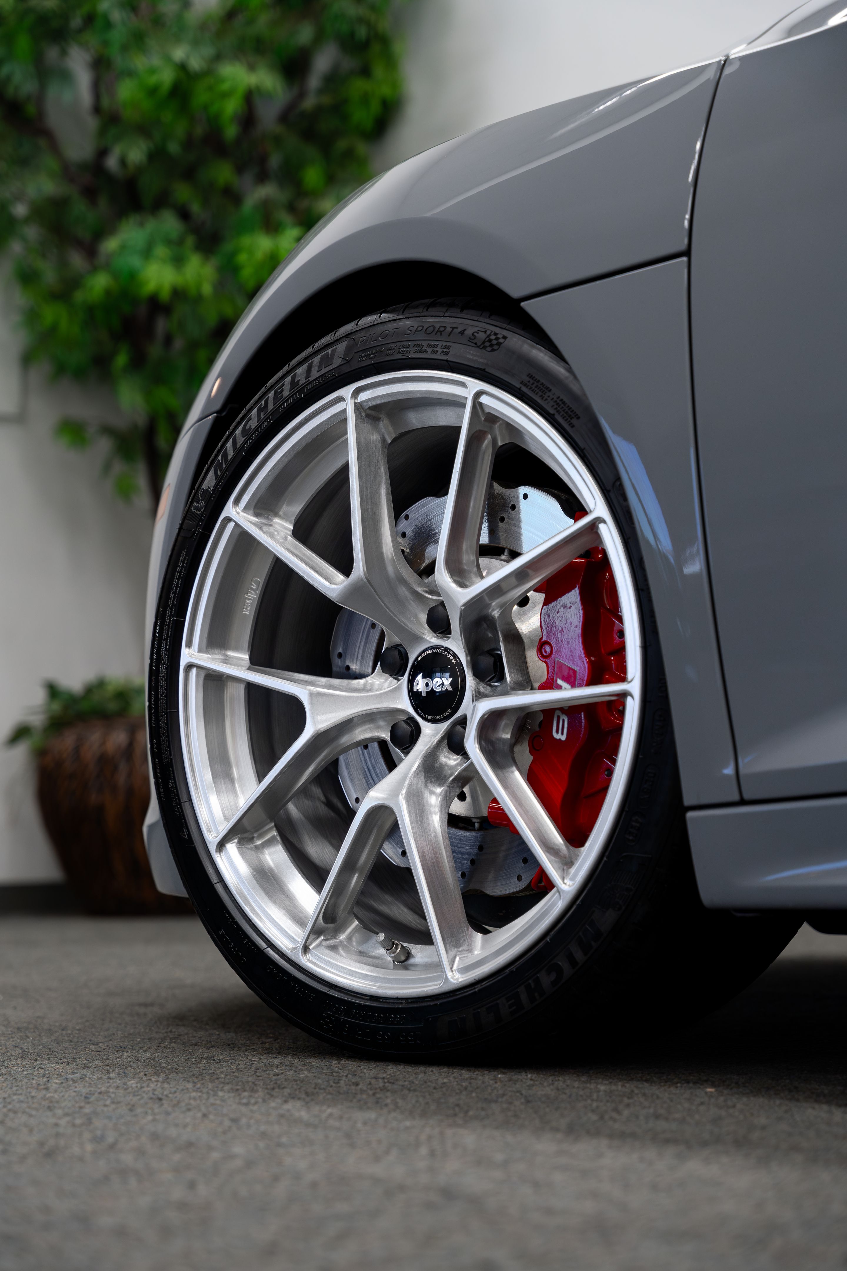 Grey Audi Gen 2 R8 with 19"/20" VS-5RS Apex wheels in Brushed Clear