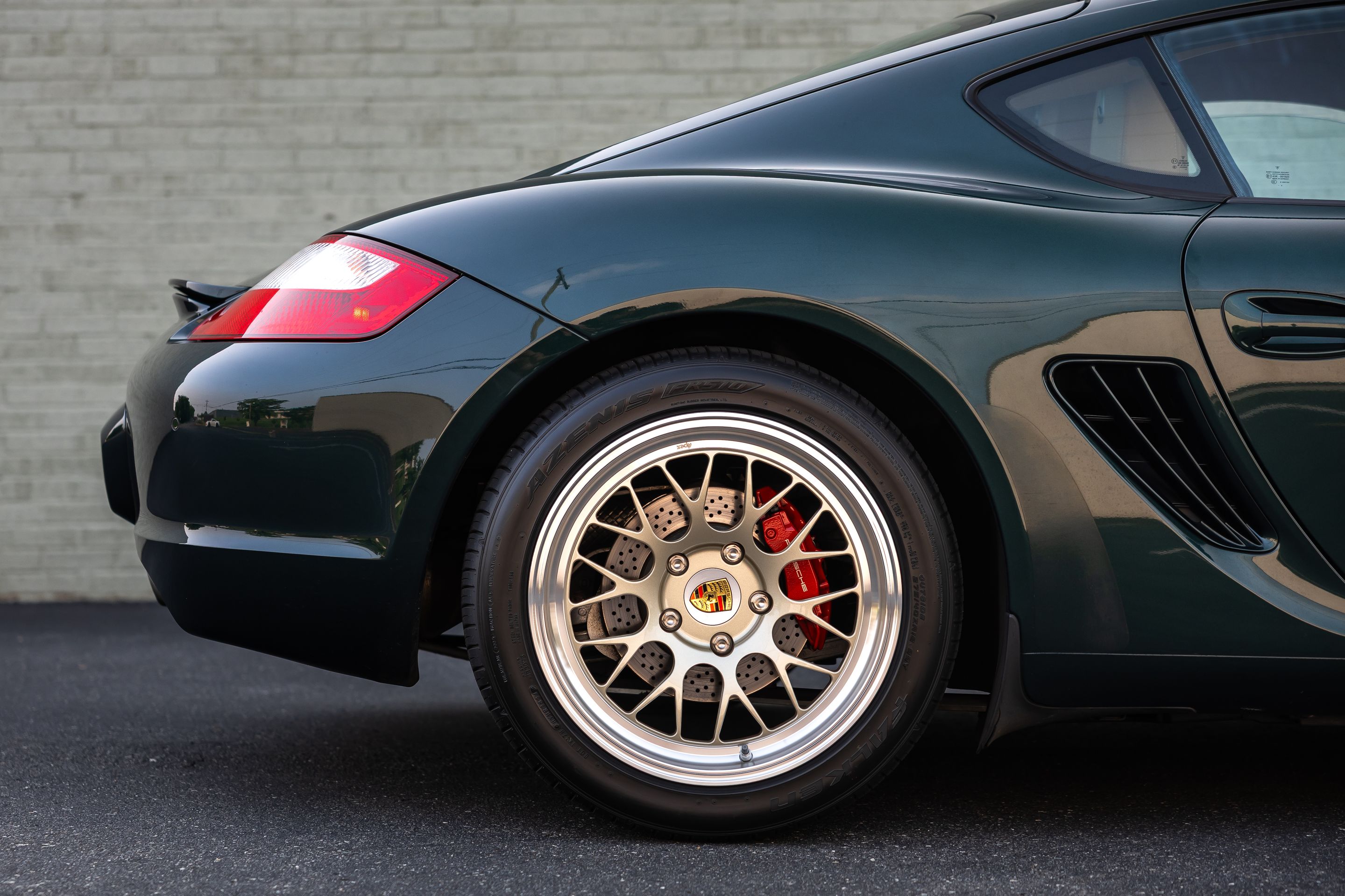 Green Porsche 987 Cayman S with 18" ML-10RT Apex wheels in Machined Lip Gloss Motorsport Gold