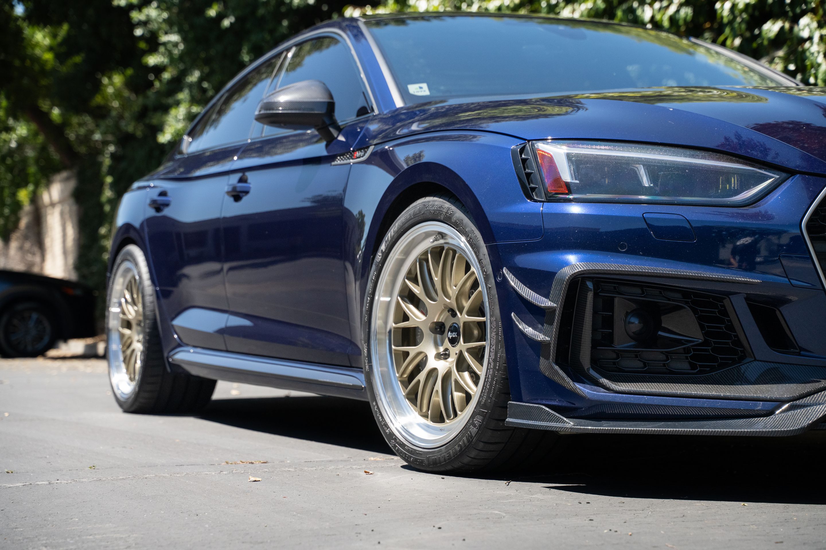 Blue Audi B9 RS 5 Sportback with 19" ML-10RT Apex wheels in Machined Lip Gloss Motorsport Gold