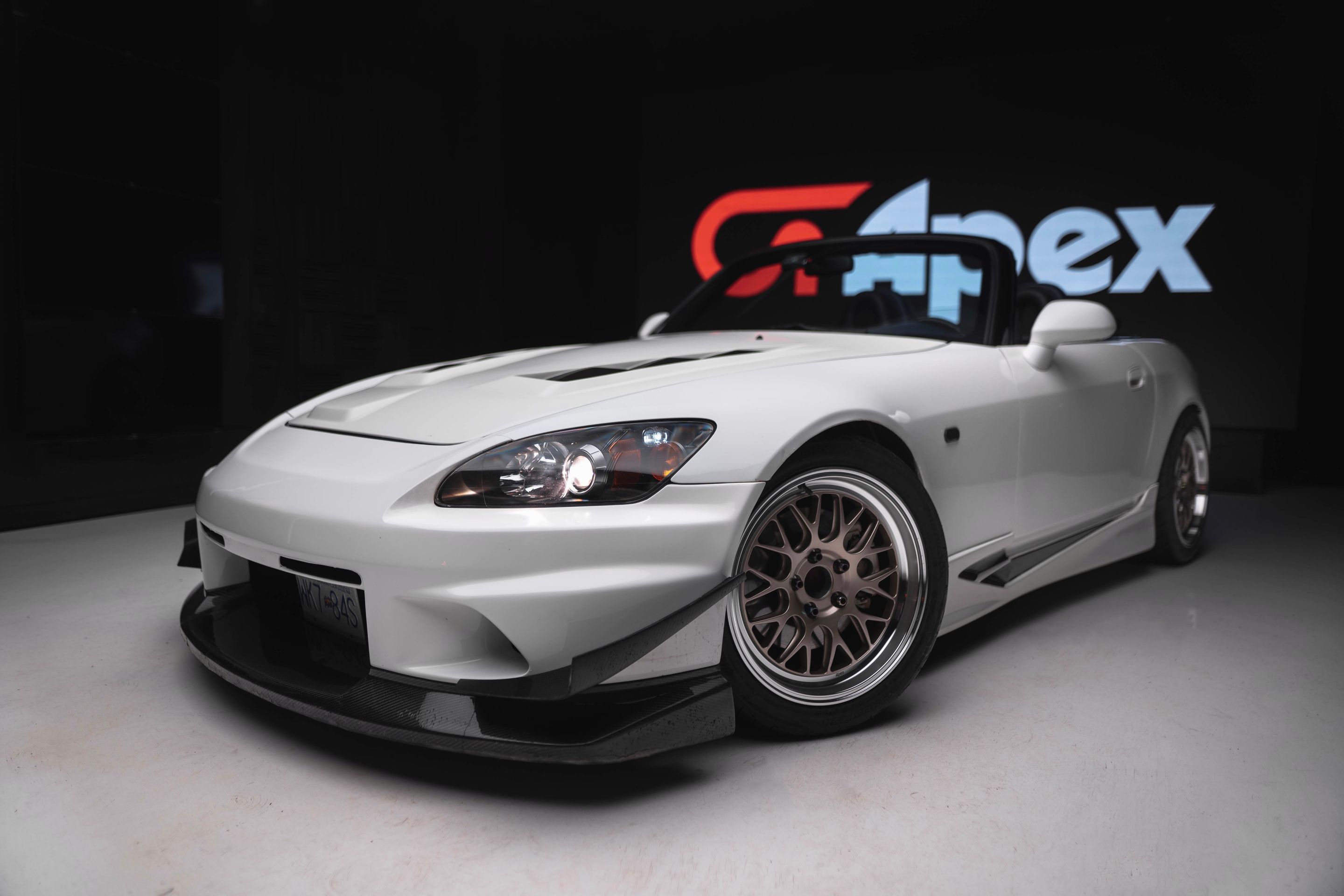 White Honda S2000 with 17" ML-10RT Apex wheels in Machined Lip Gloss Motorsport Gold